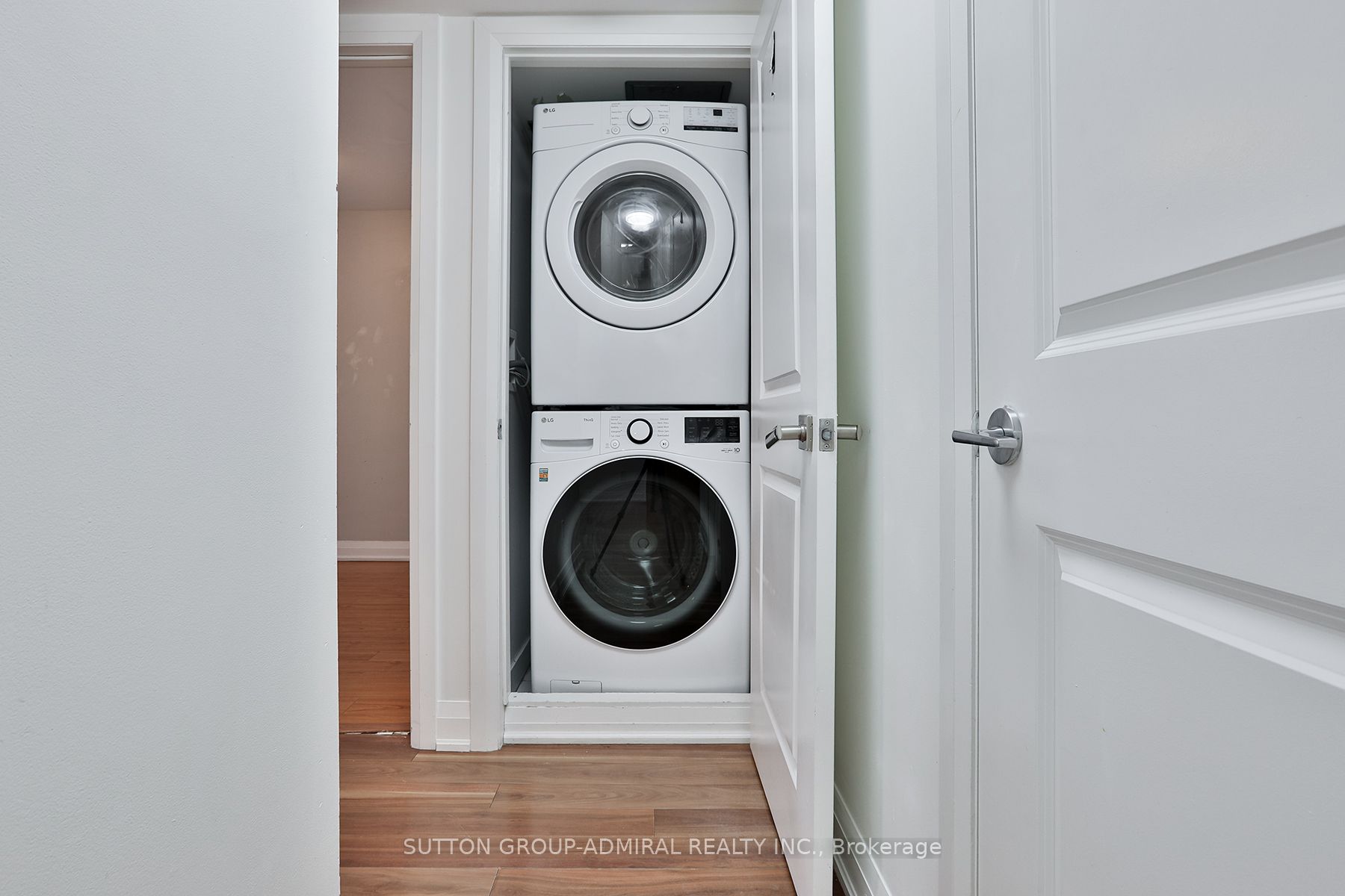 #265 - 318 John Street Property Photo 11