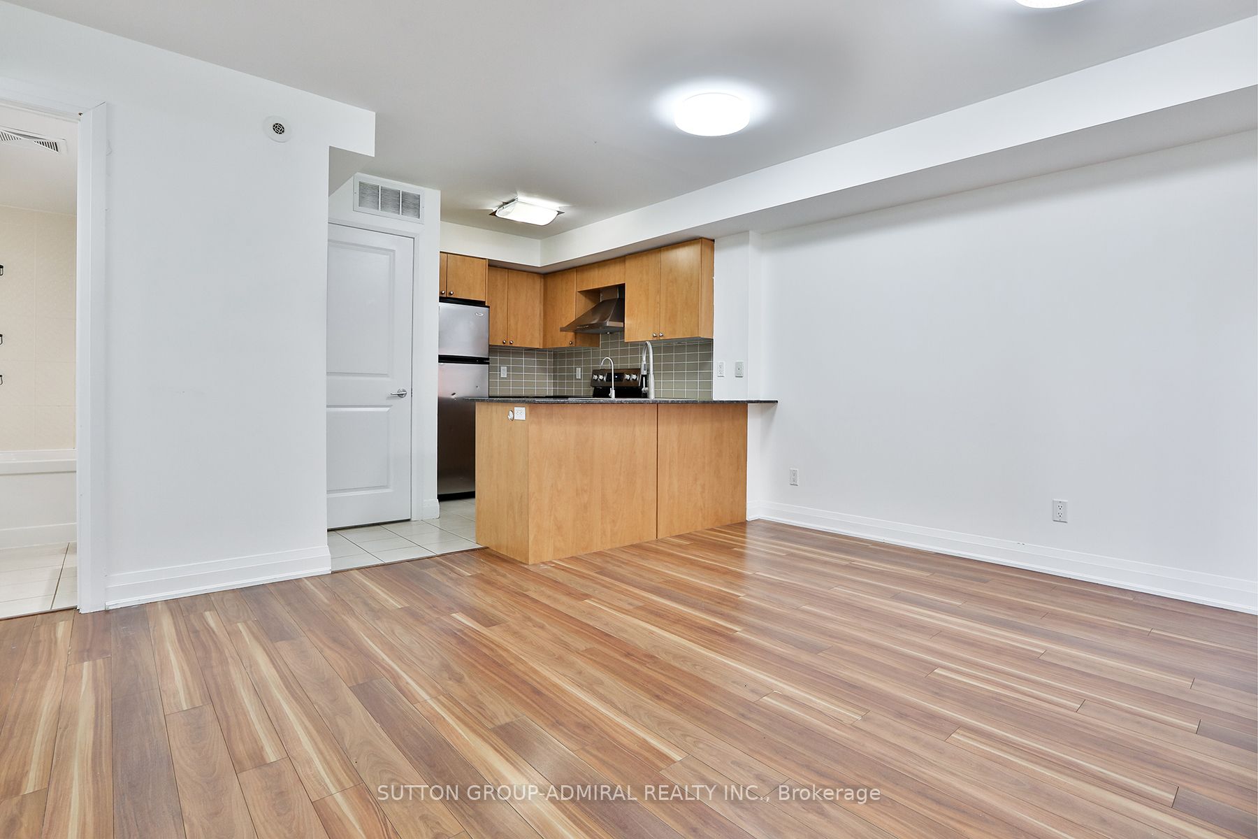 #265 - 318 John Street Property Photo 13