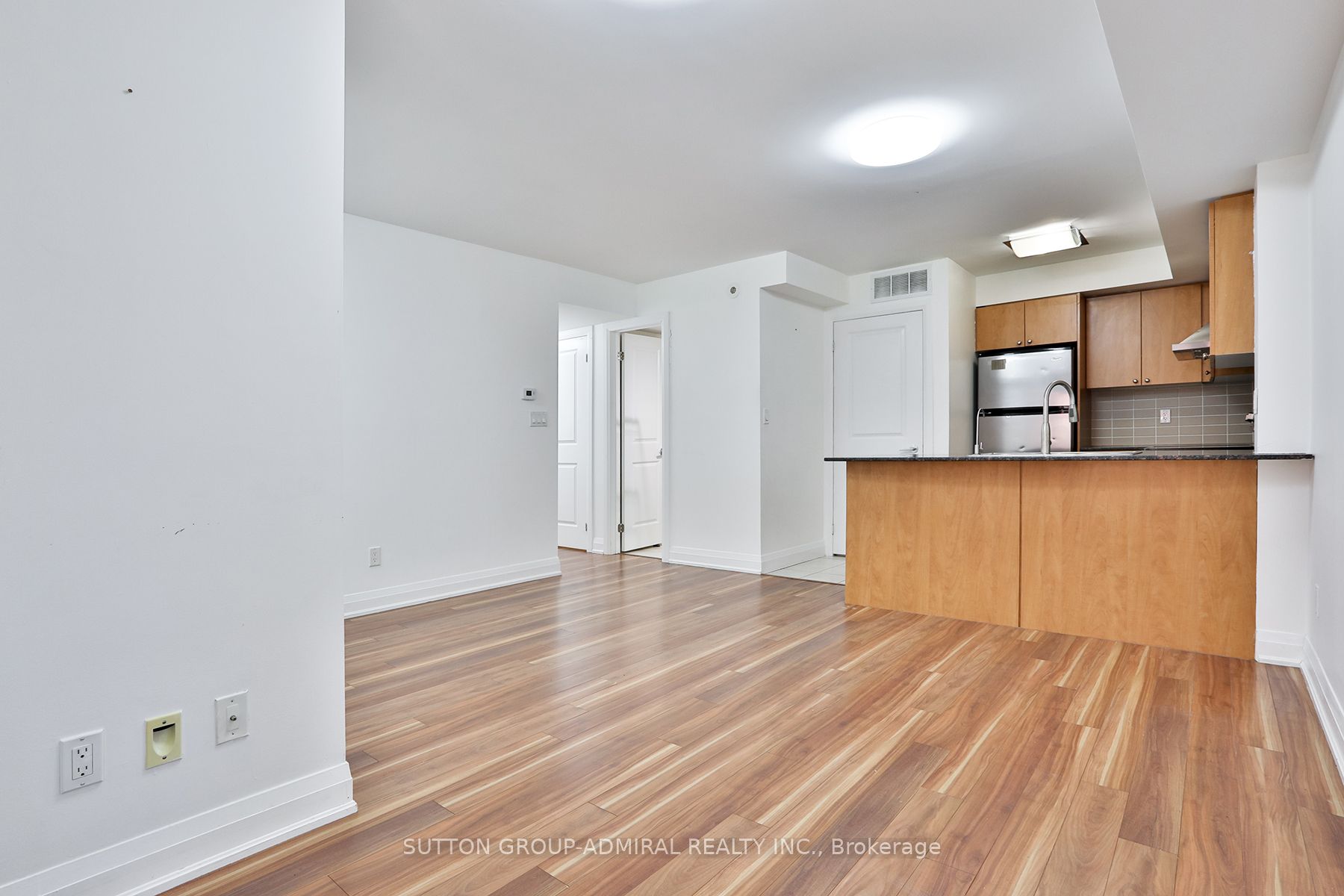 #265 - 318 John Street Property Photo 14