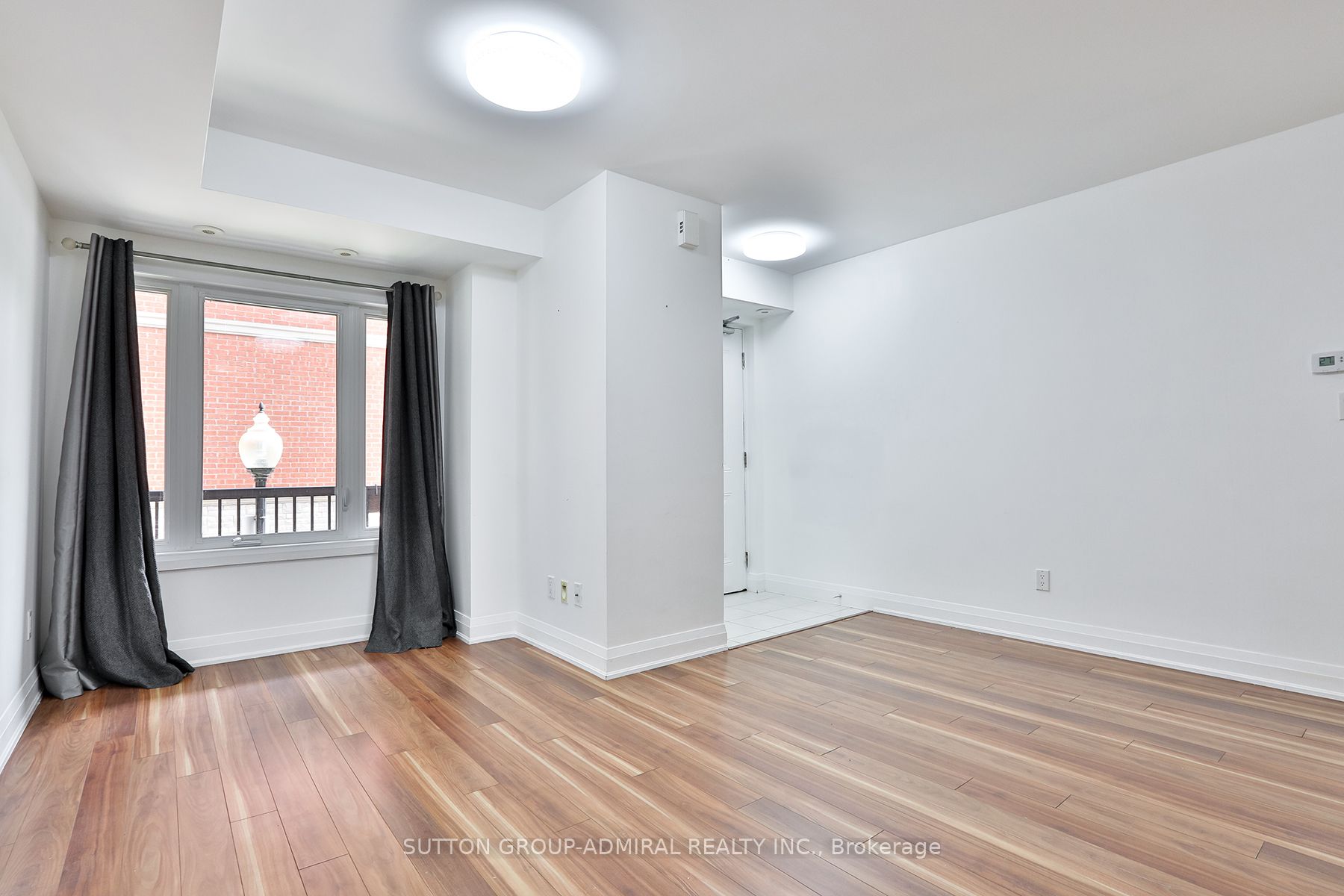 #265 - 318 John Street Property Photo 15