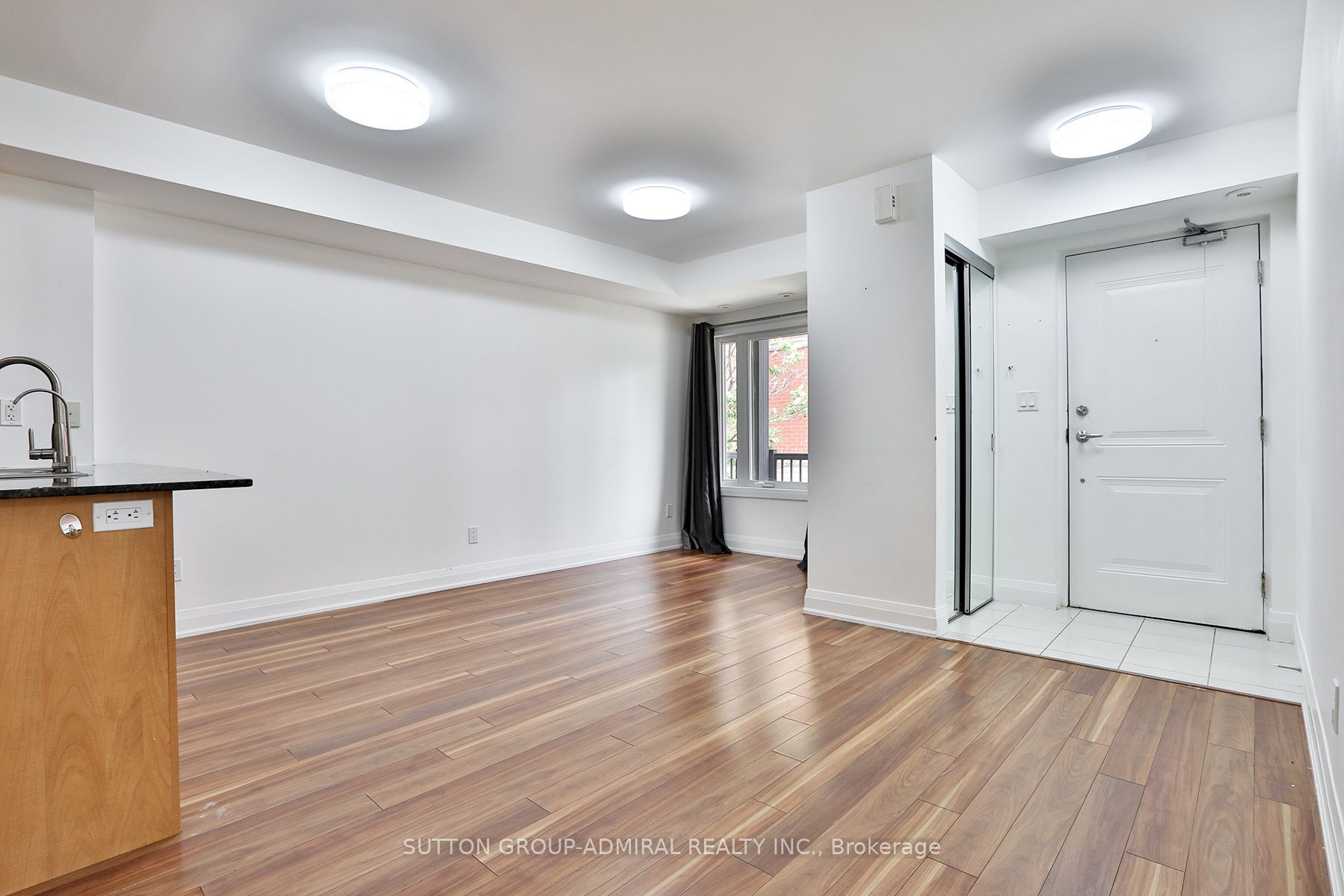 #265 - 318 John Street Property Photo 16