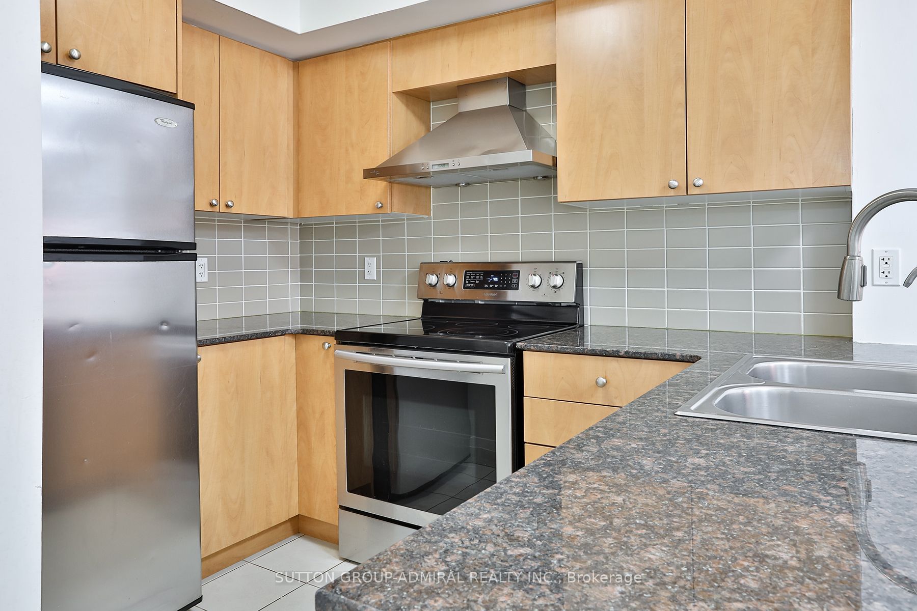 #265 - 318 John Street Property Photo 18