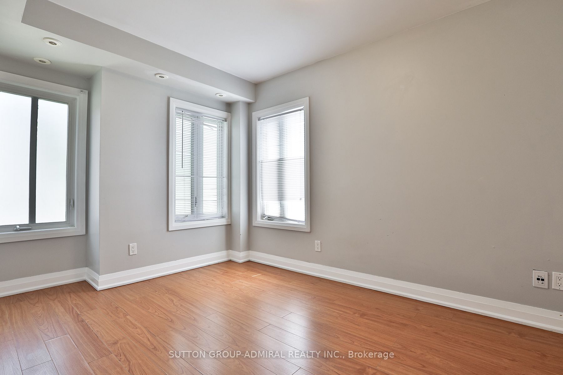 #265 - 318 John Street Property Photo 23