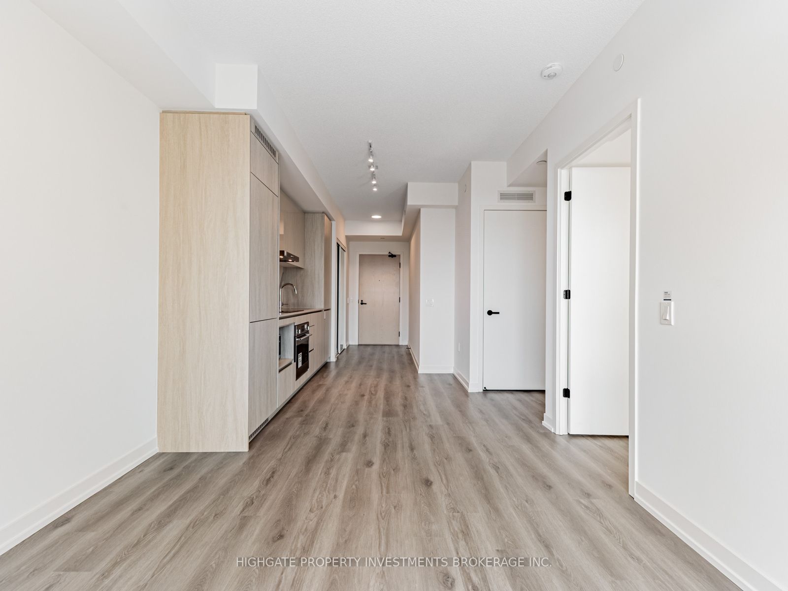 28 Interchange Way 908 Property Photo 13