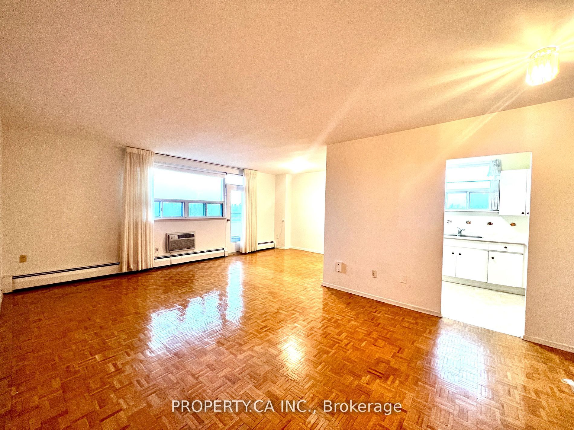 67 Richmond Street 608 Property Photo 3