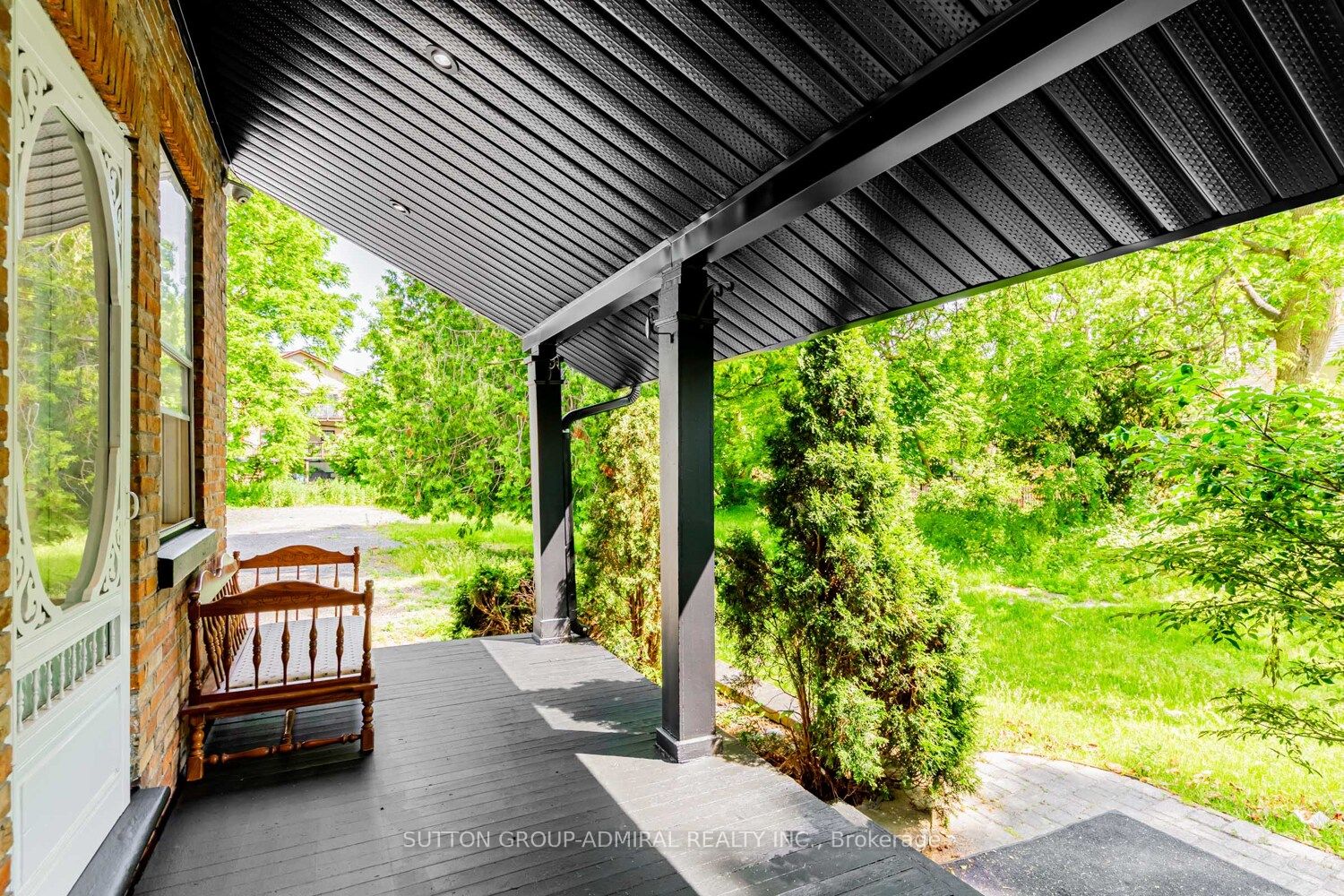 #2 - 457 D'arcy Street Property Photo 3