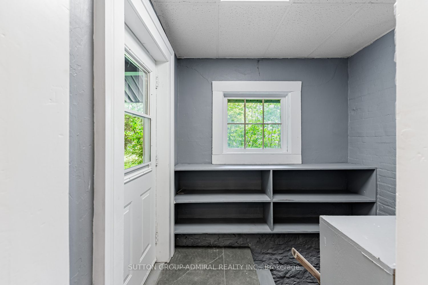 #2 - 457 D'arcy Street Property Photo 4