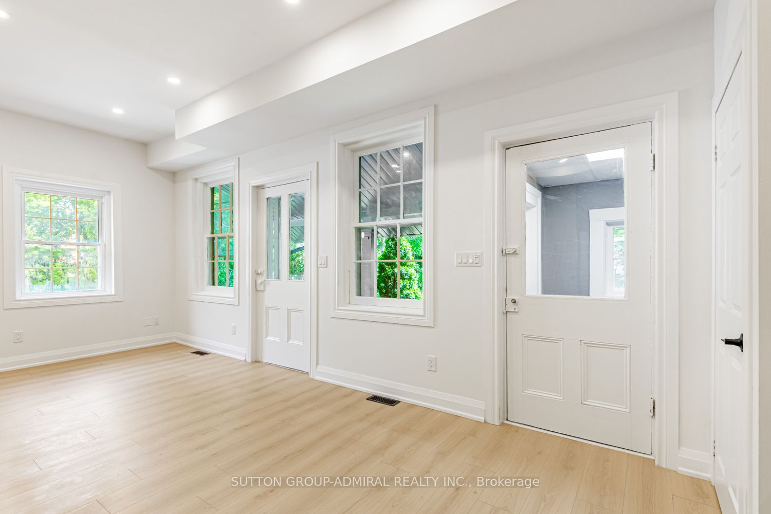 #2 - 457 D'arcy Street Property Photo 5