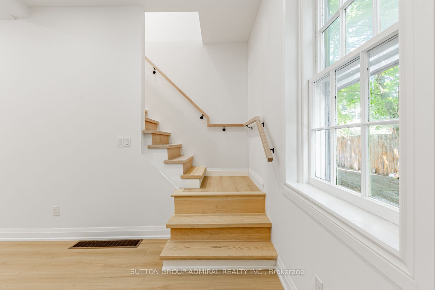 #2 - 457 D'arcy Street Property Photo 13