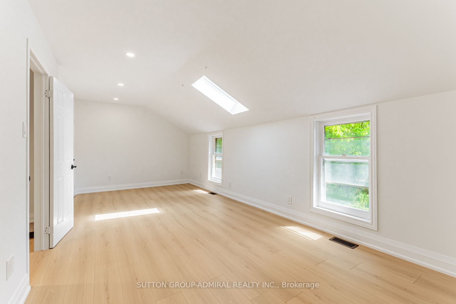 #2 - 457 D'arcy Street Property Photo 16