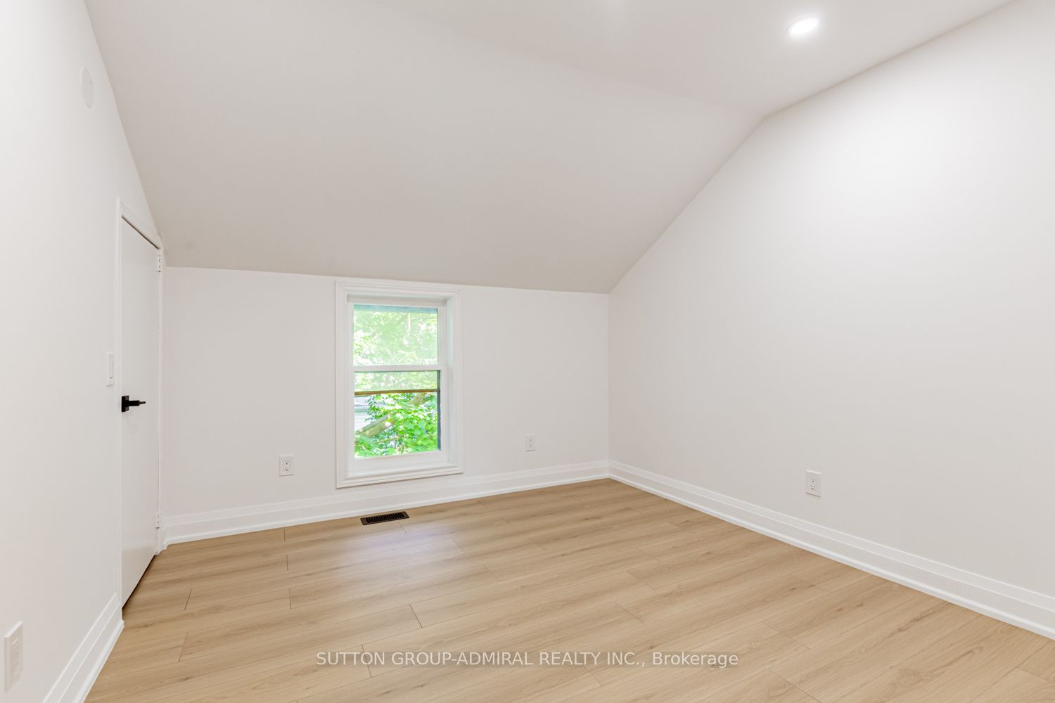 #2 - 457 D'arcy Street Property Photo 19