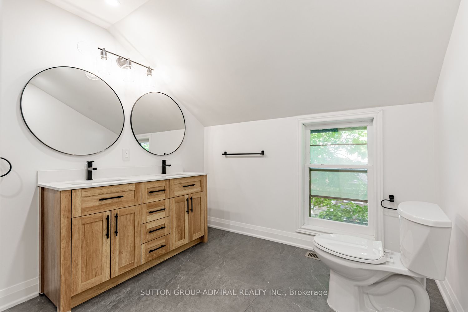 #2 - 457 D'arcy Street Property Photo 22