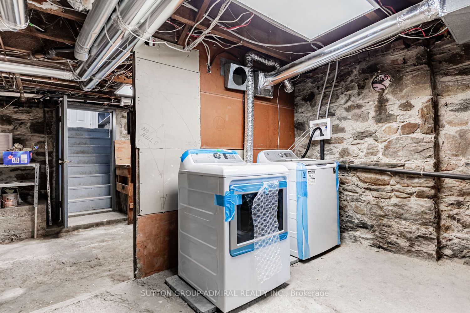#2 - 457 D'arcy Street Property Photo 24