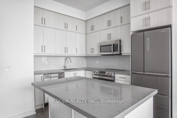 75 Oneida Cres Property Photo 6