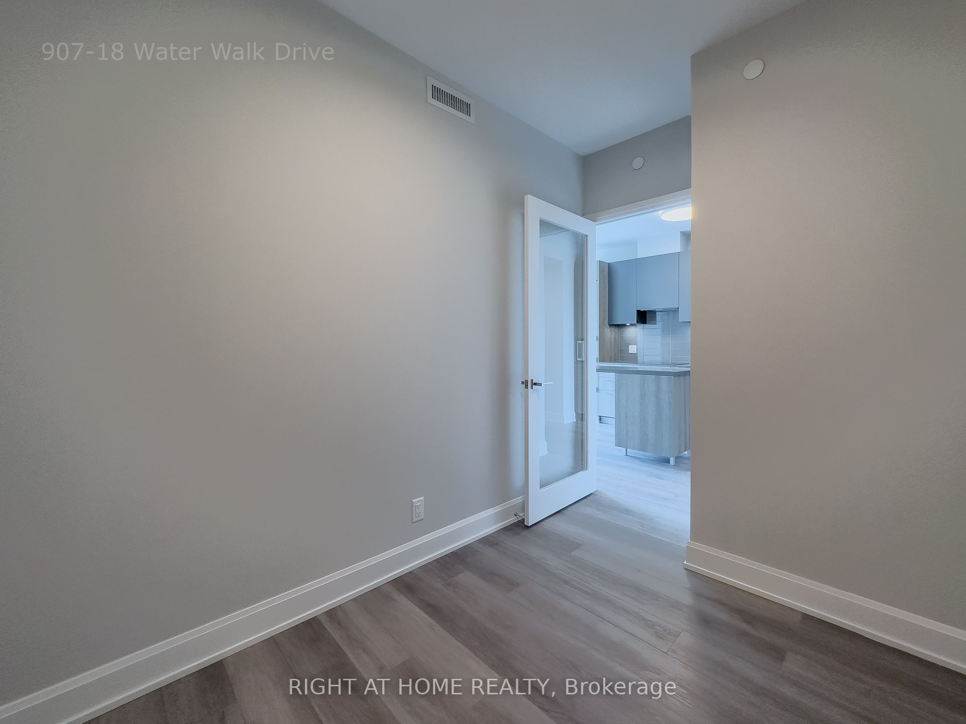 #907 - 18 Water Walk Drive Property Photo 14