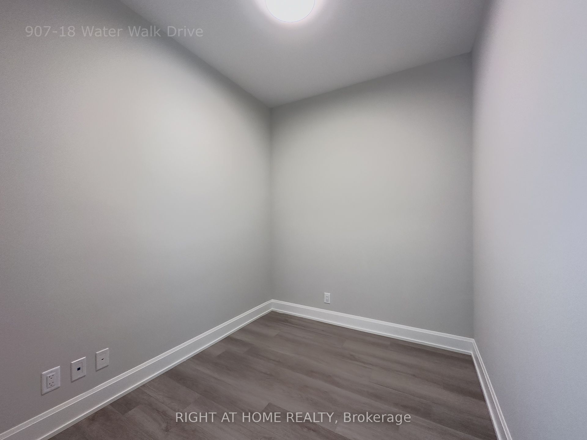 #907 - 18 Water Walk Drive Property Photo 15