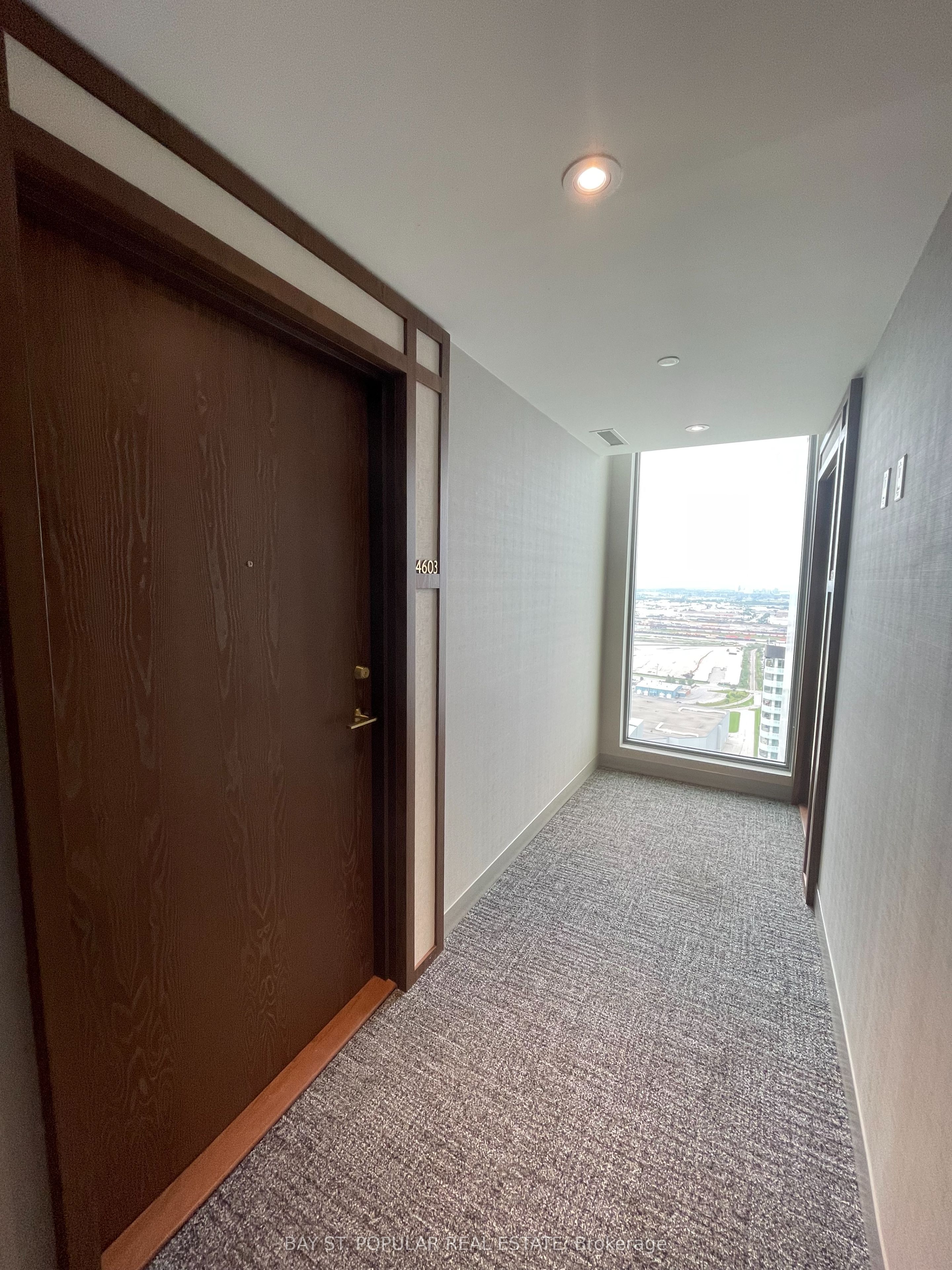 1000 Portage Pkwy Property Photo 16