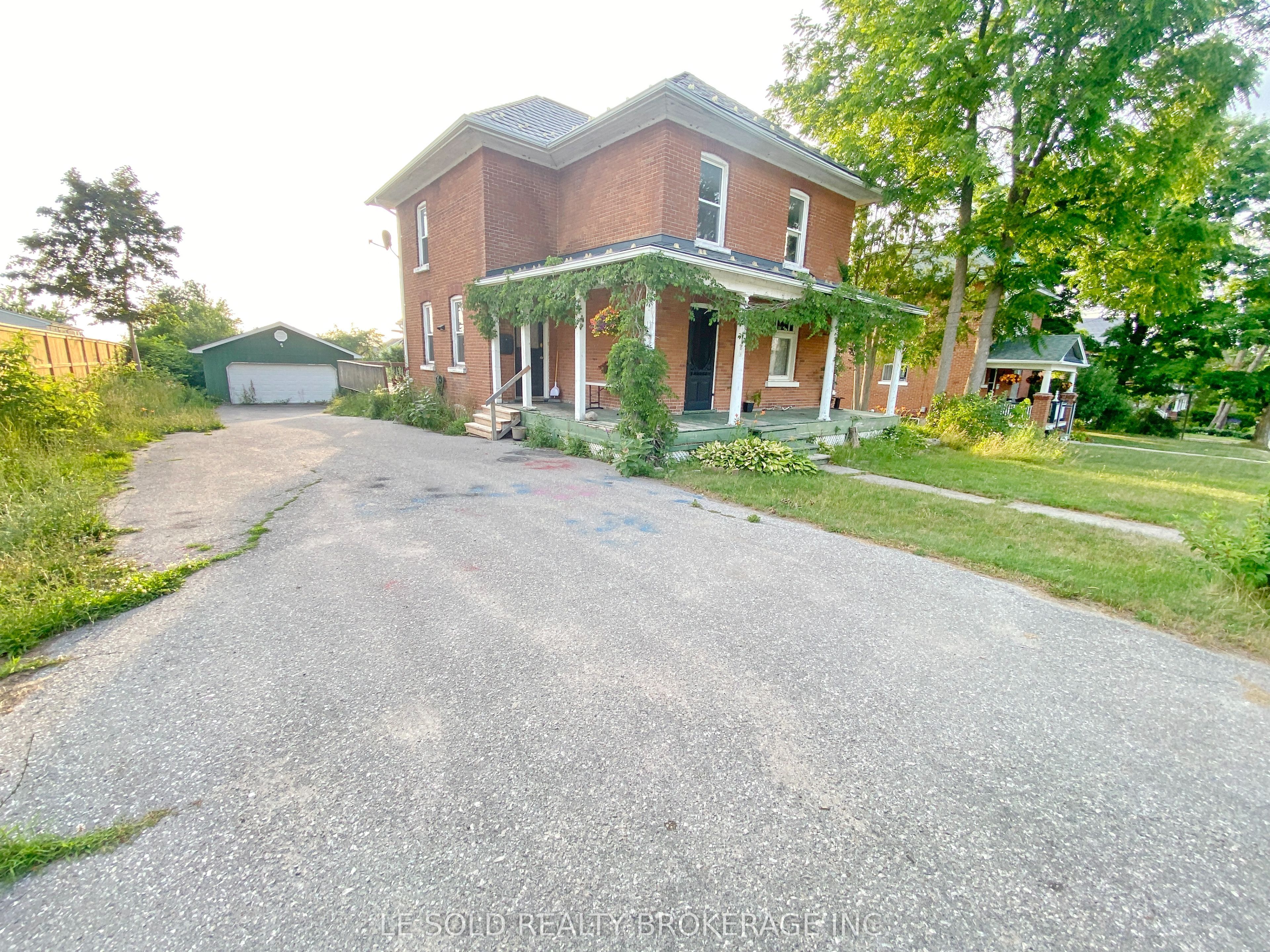 438 Osborne Street Property Photo 1
