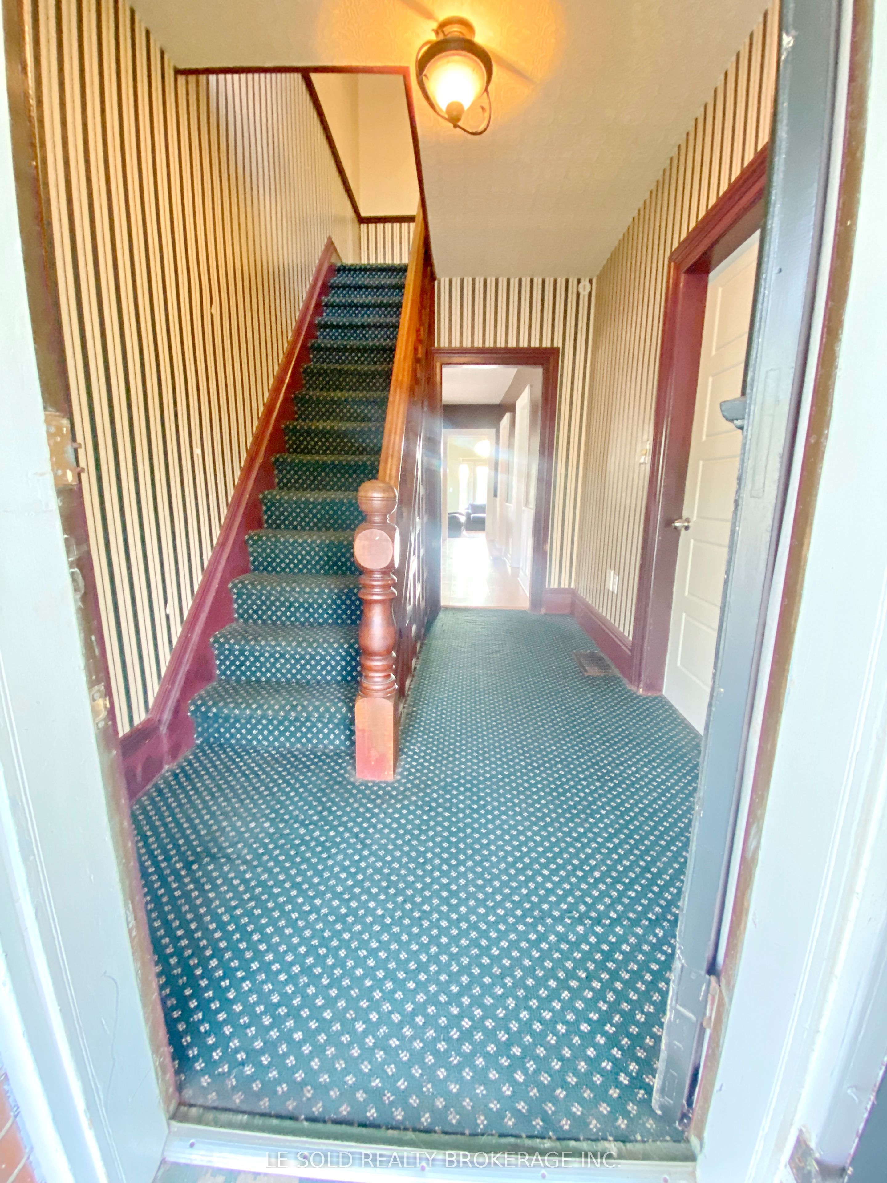 438 Osborne Street Property Photo 2