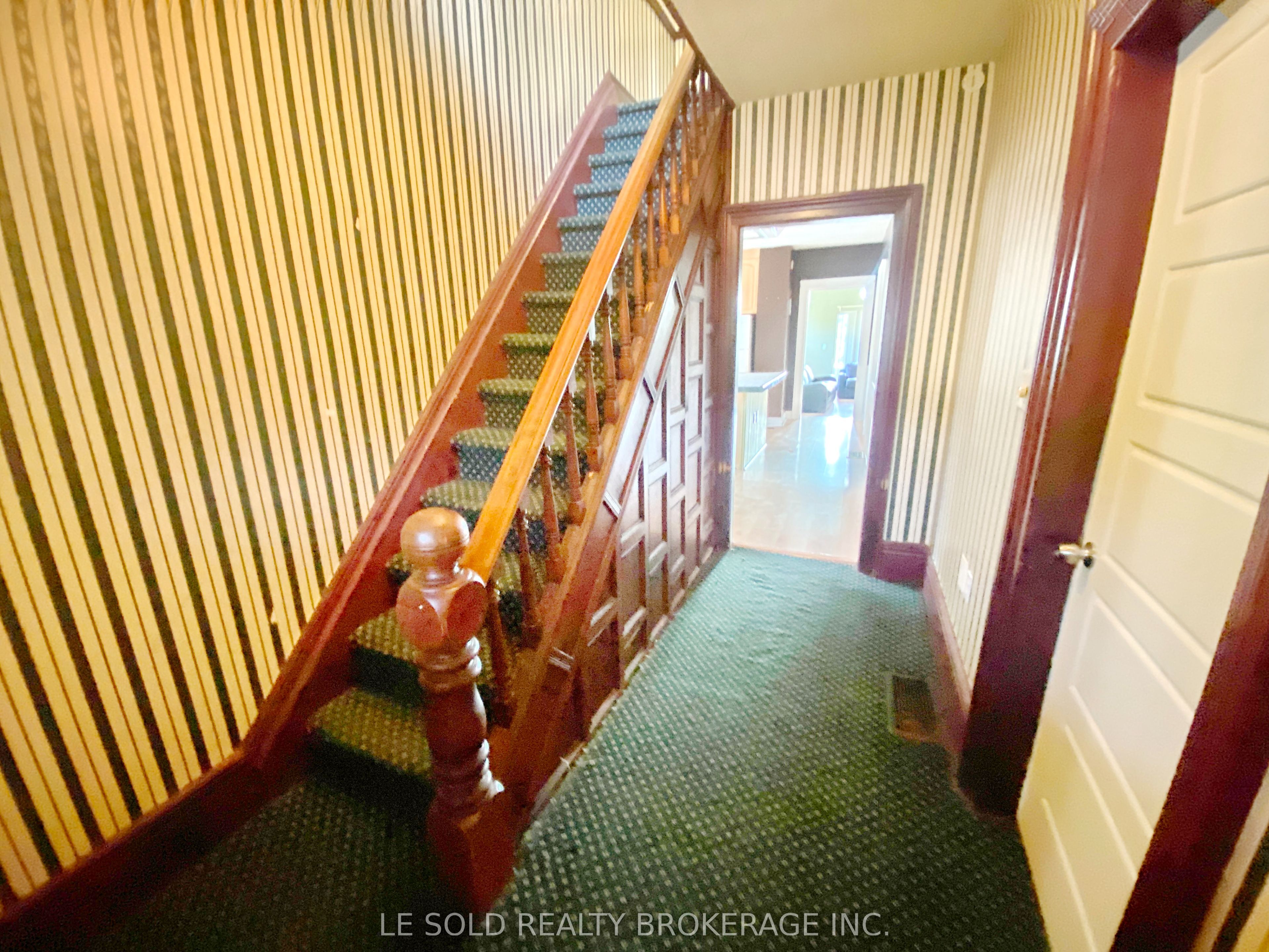 438 Osborne Street Property Photo 3