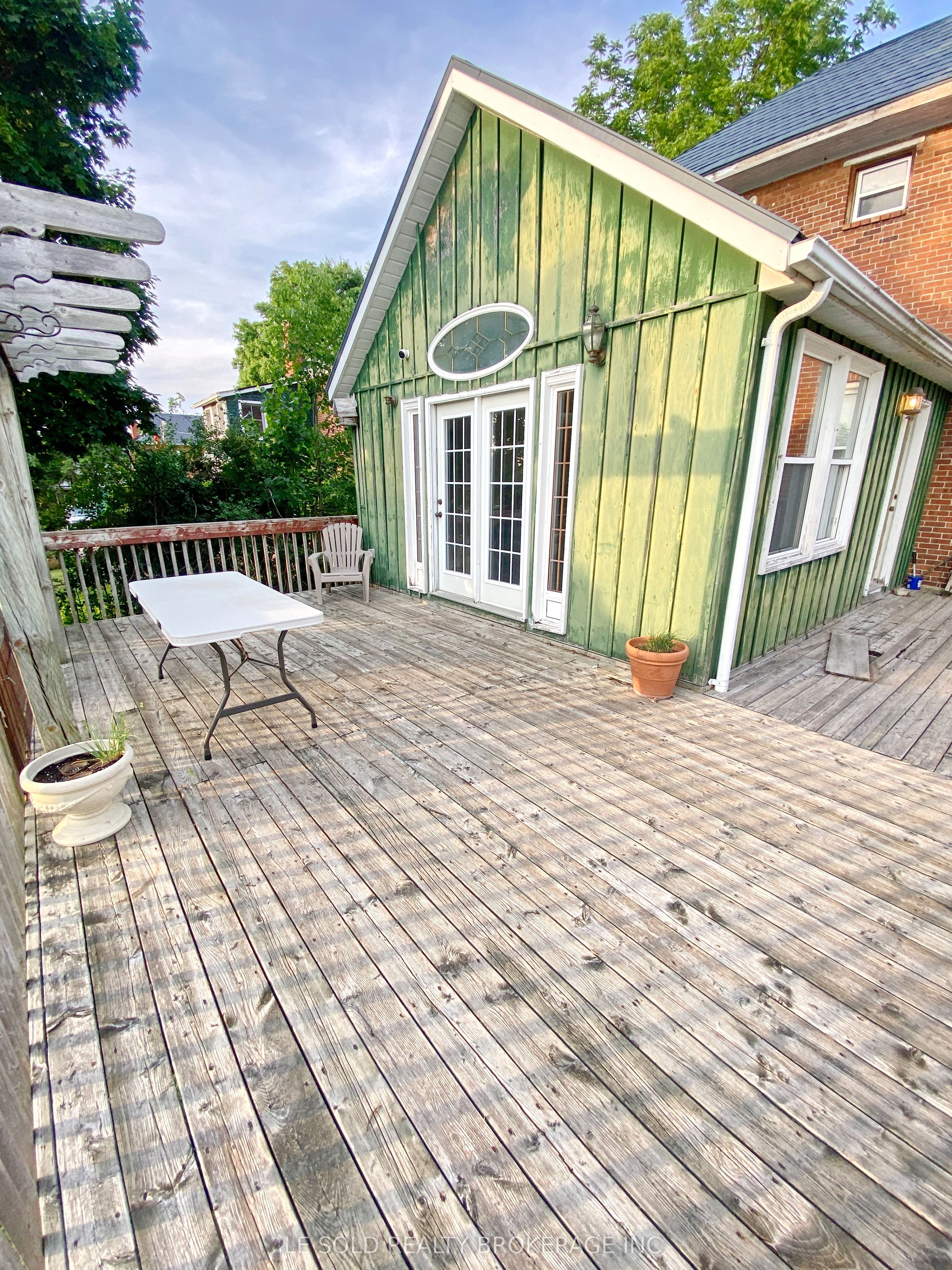 438 Osborne Street Property Photo 8
