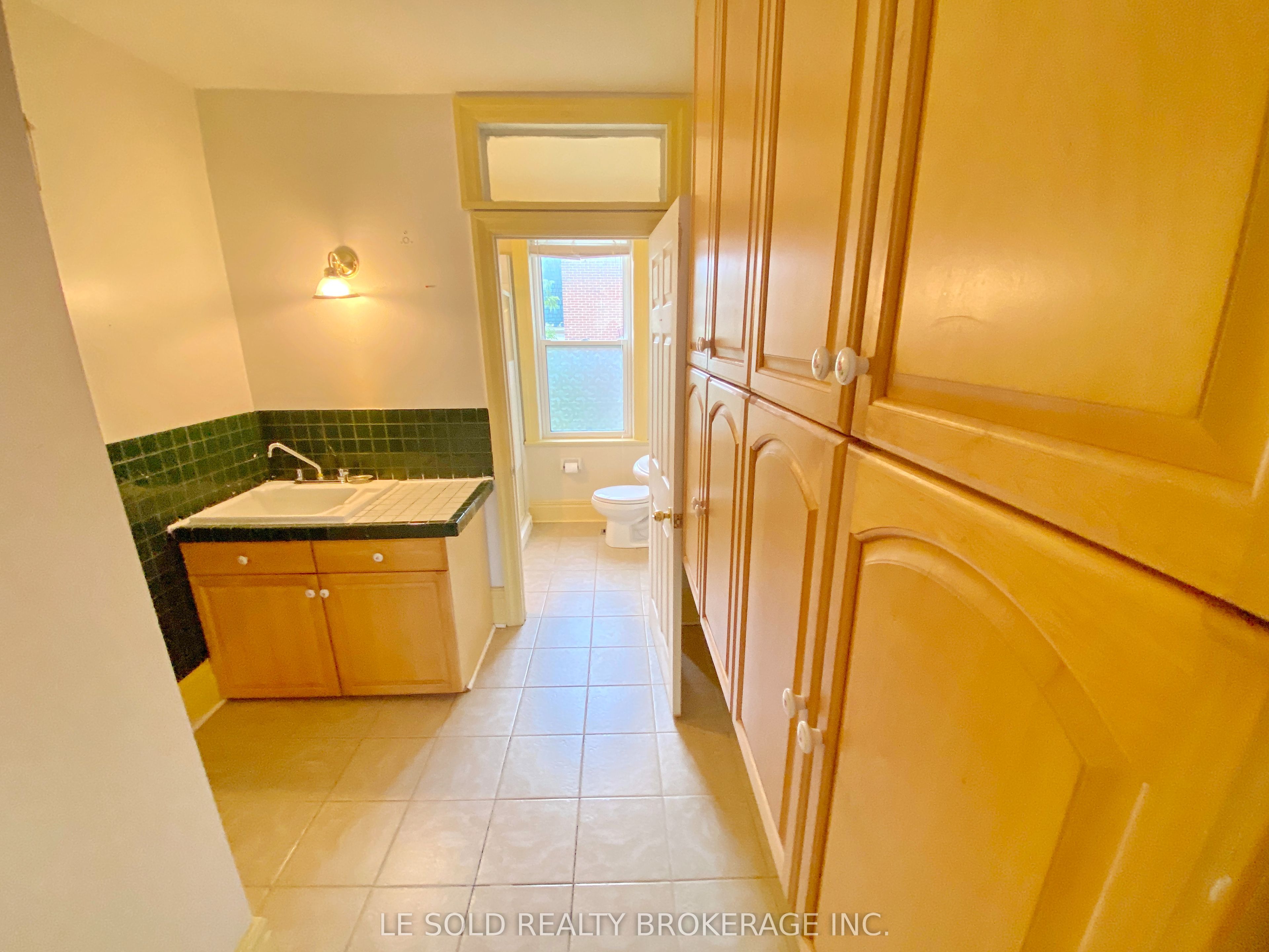 438 Osborne Street Property Photo 9