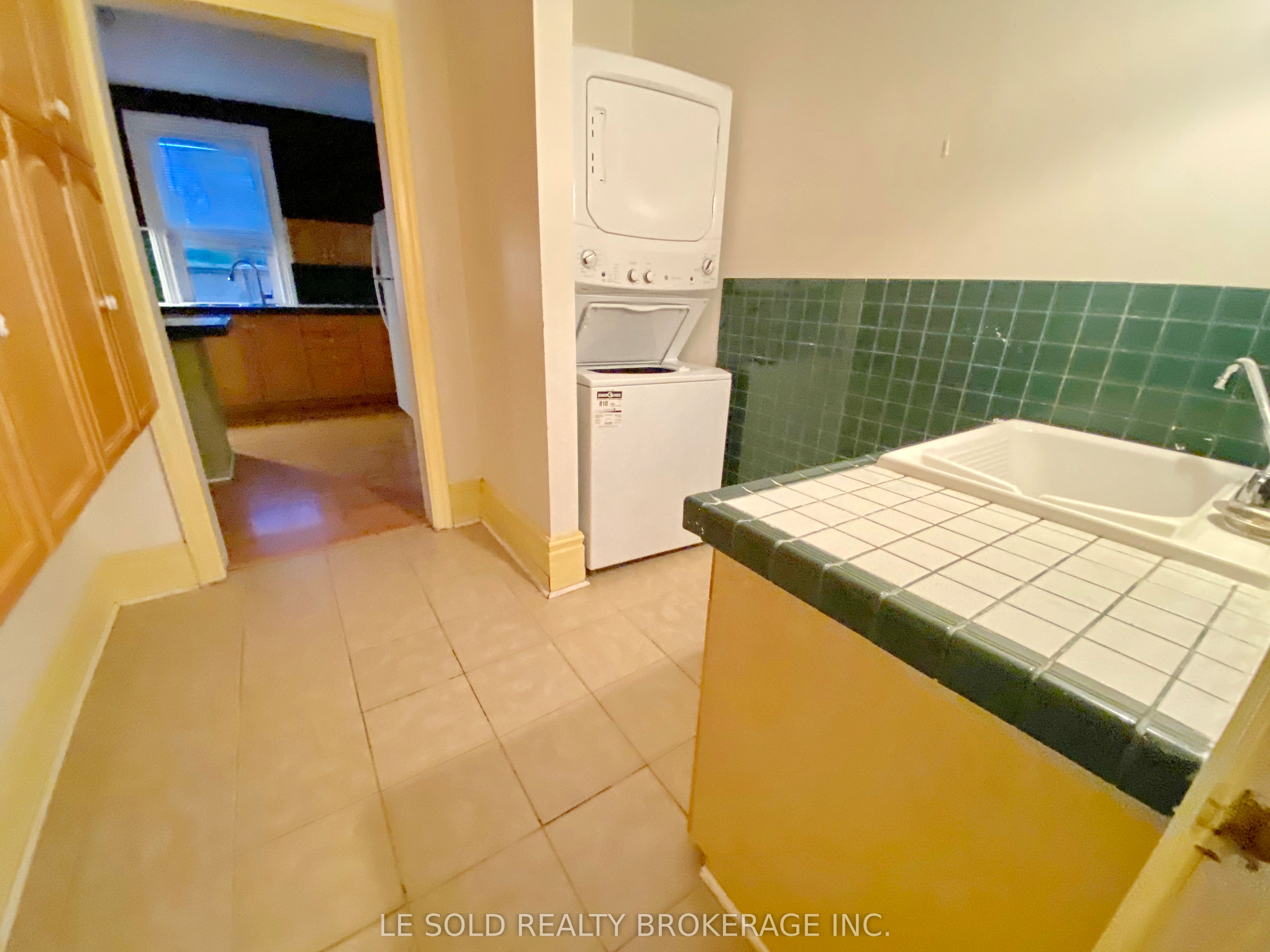 438 Osborne Street Property Photo 10