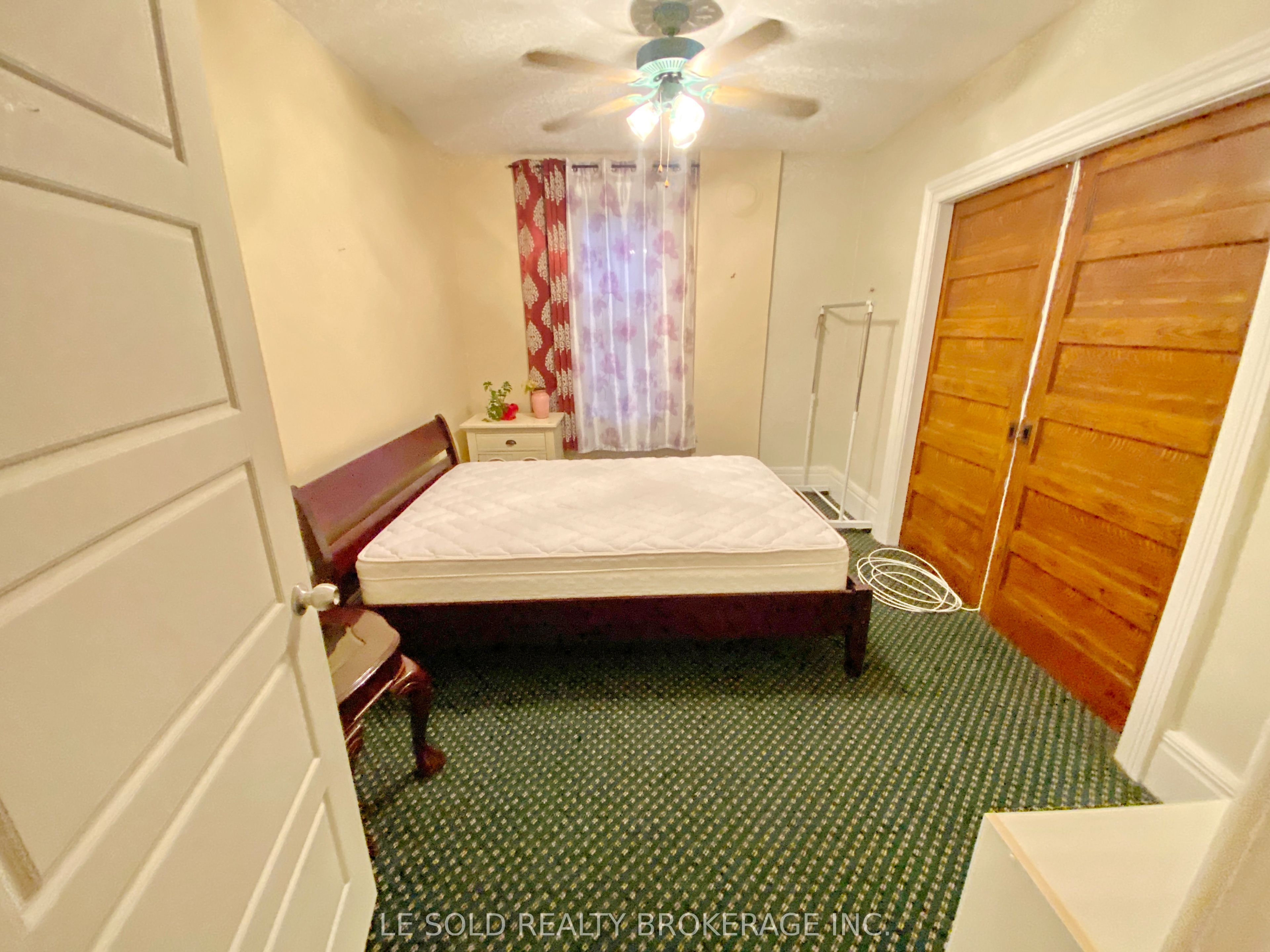 438 Osborne Street Property Photo 11