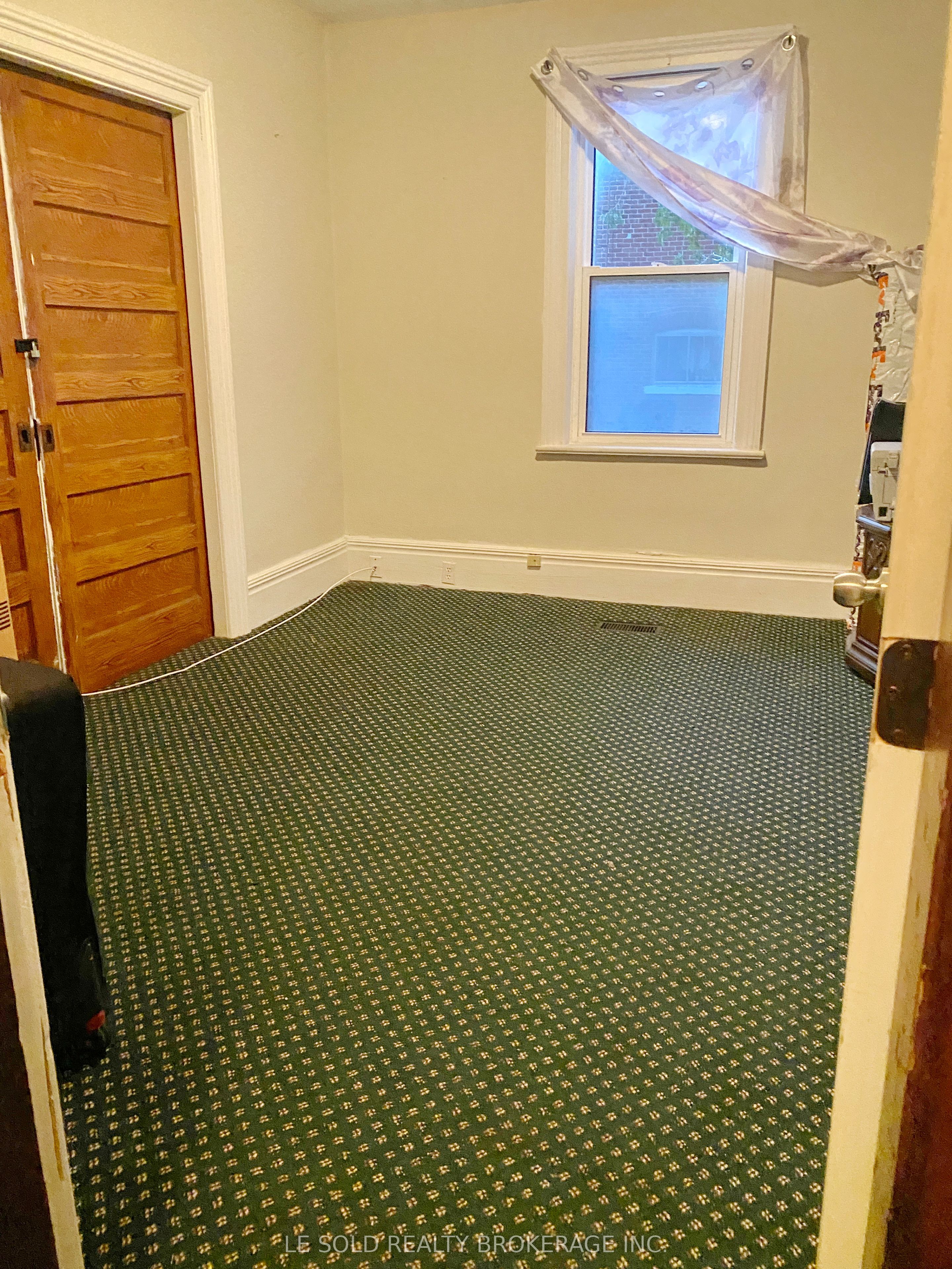 438 Osborne Street Property Photo 12