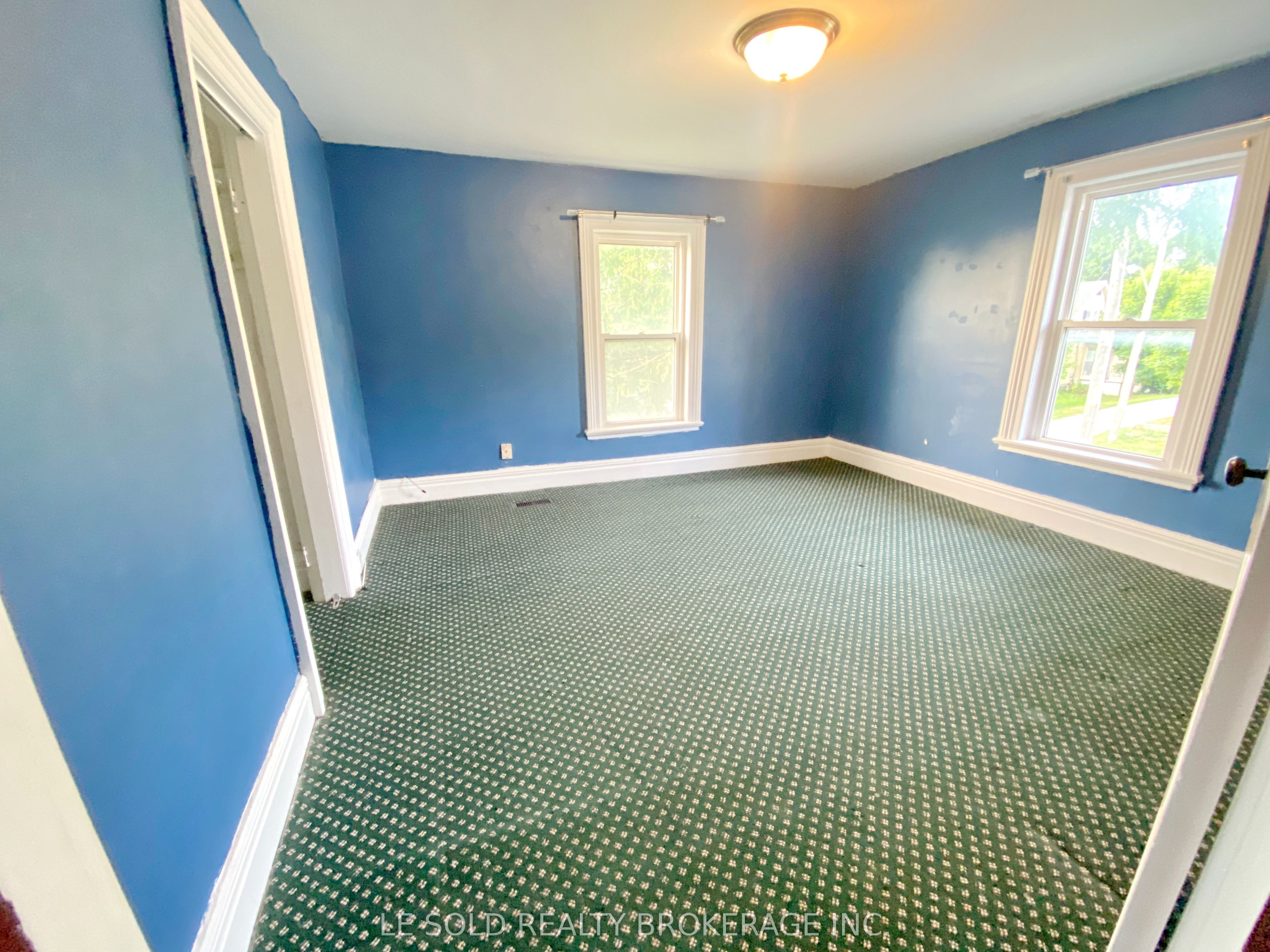 438 Osborne Street Property Photo 14