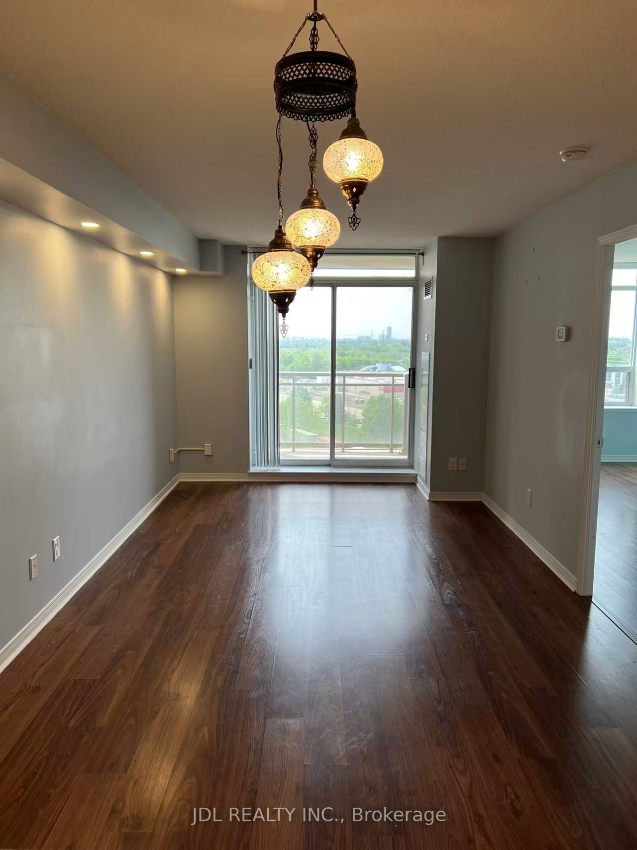75 King William Cres Property Photo 4