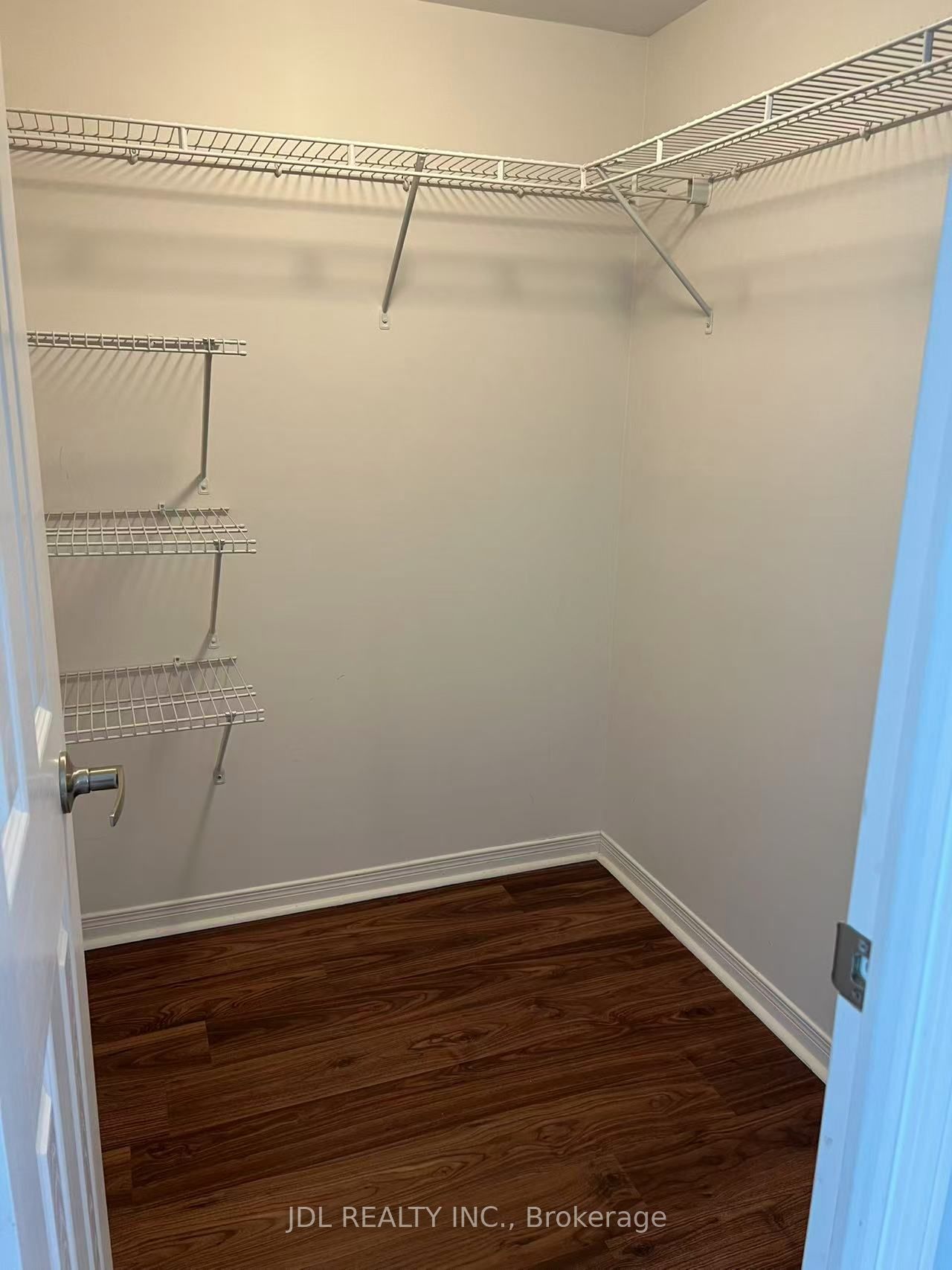 75 King William Cres Property Photo 11