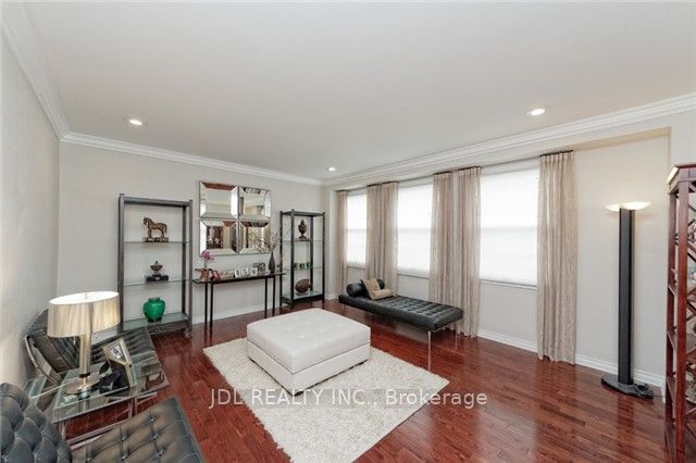 22 Hillholm Boulevard Property Photo 3