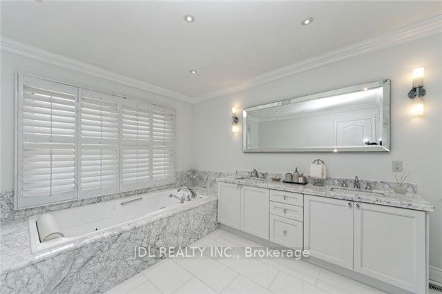 22 Hillholm Boulevard Property Photo 11