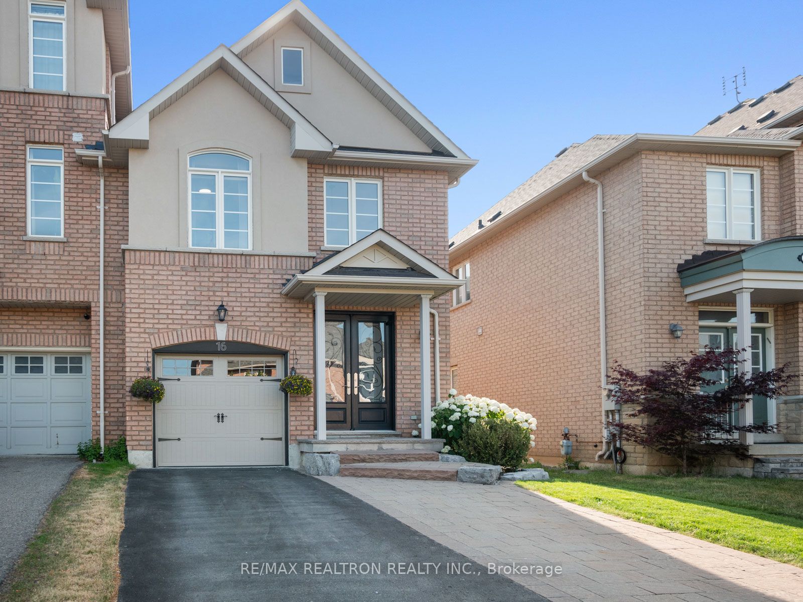 16 Mistywood Crescent Property Photo 1