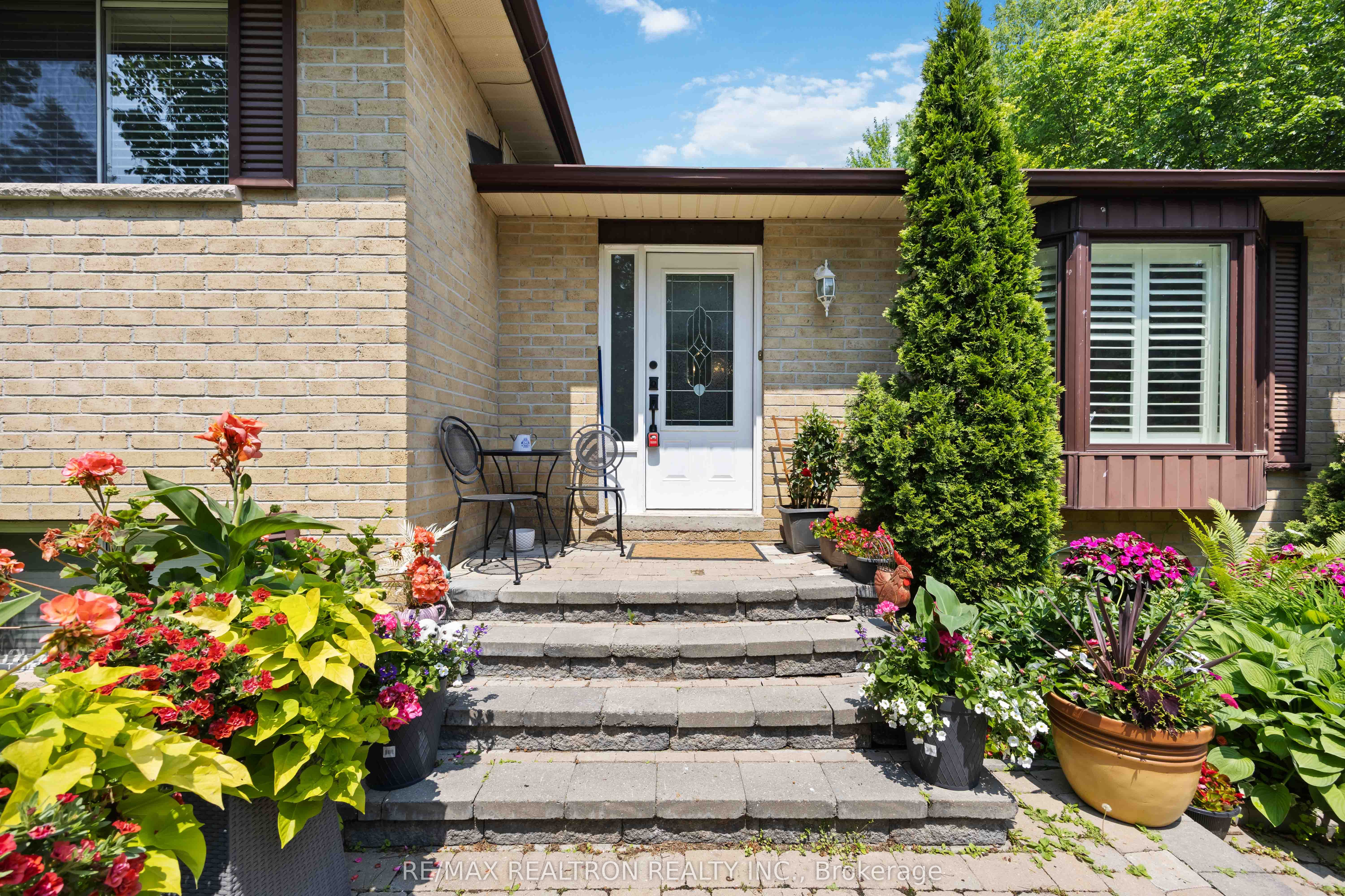 6 Amberglen Ct Property Photo 1