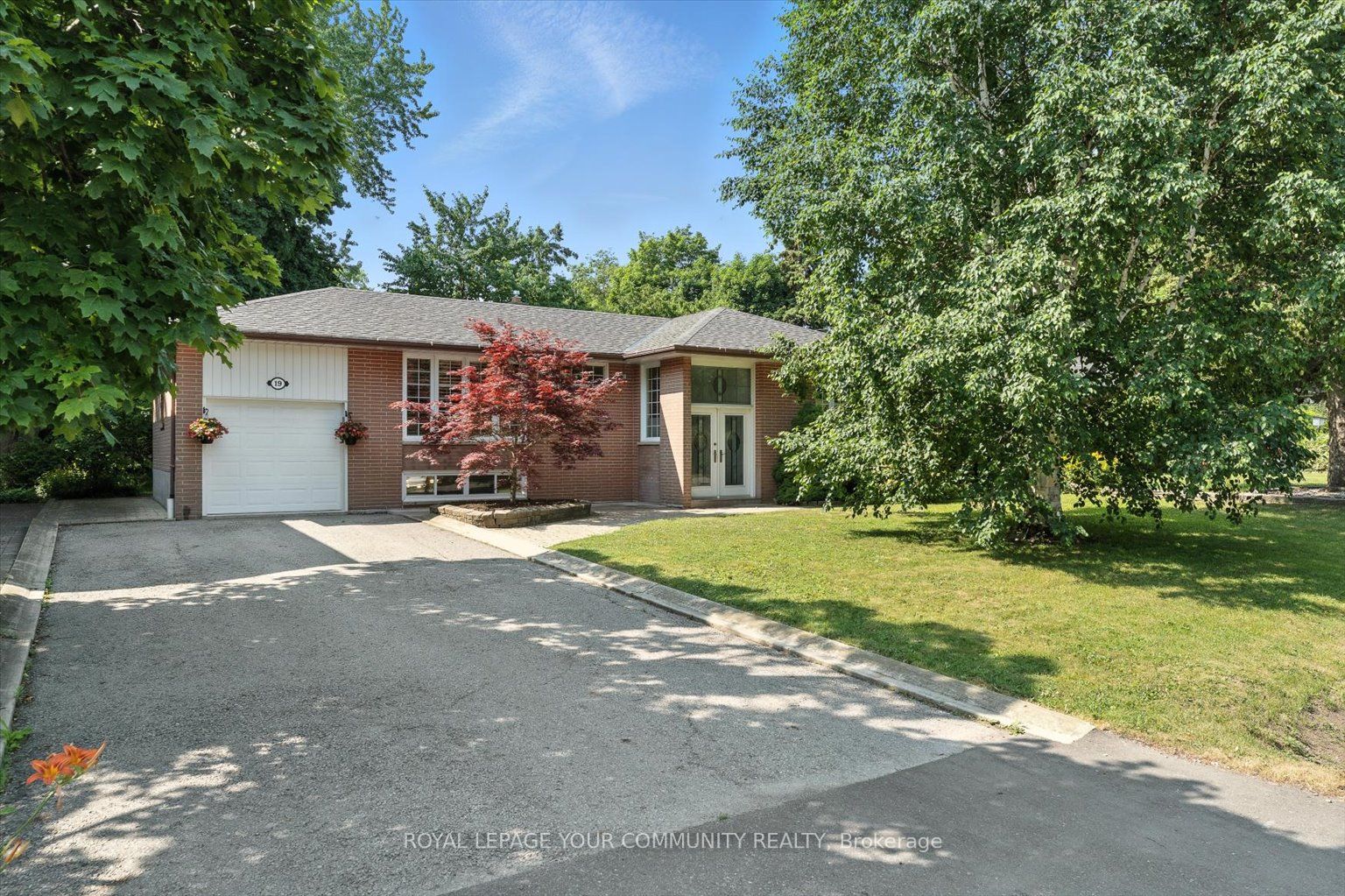 19 Weller Crescent Property Photo 1