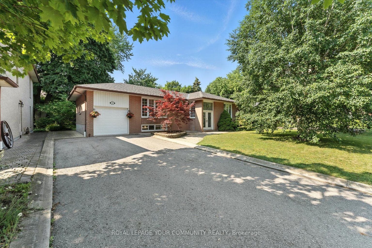 19 Weller Crescent Property Photo 2