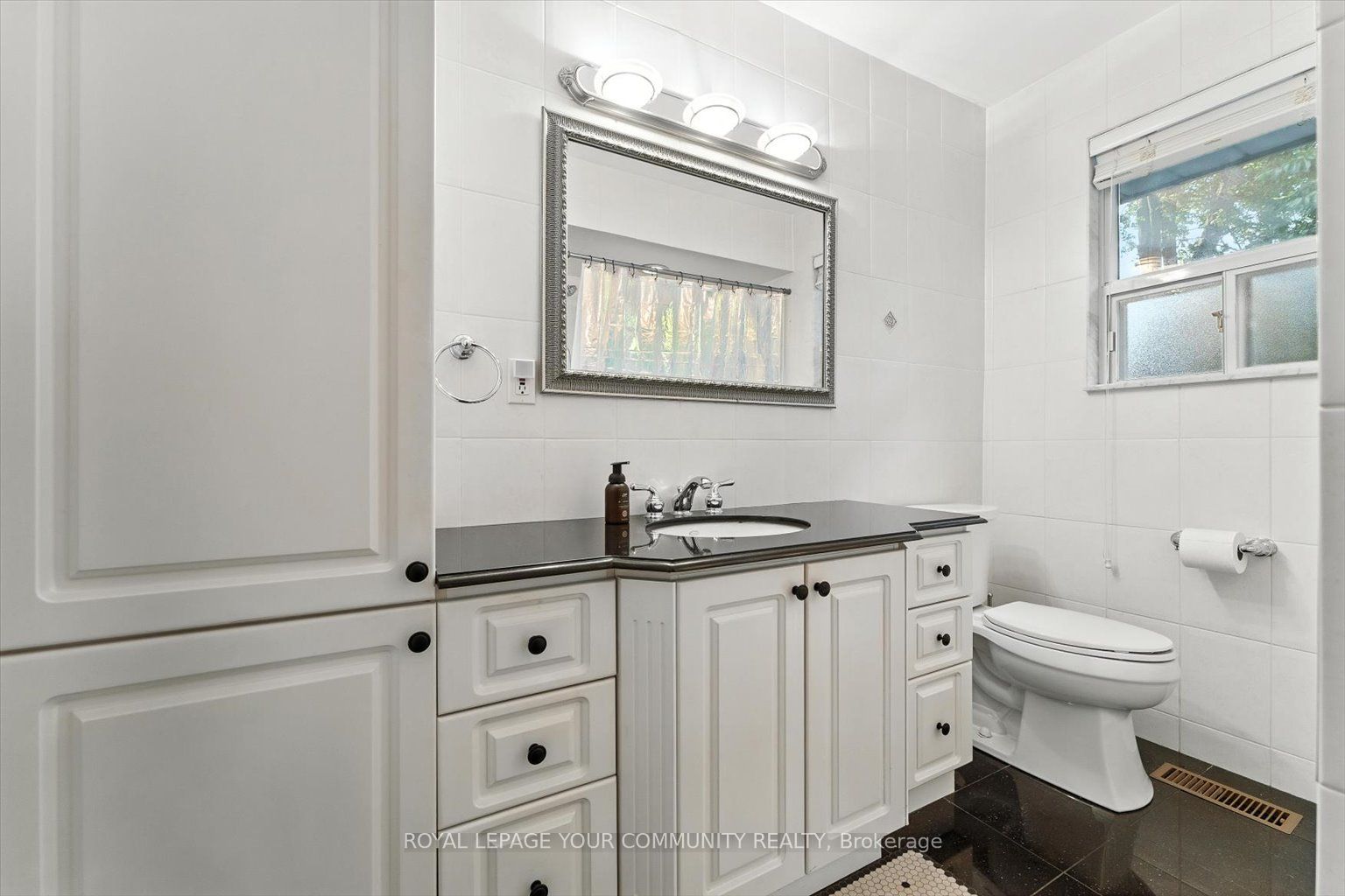 19 Weller Crescent Property Photo 23