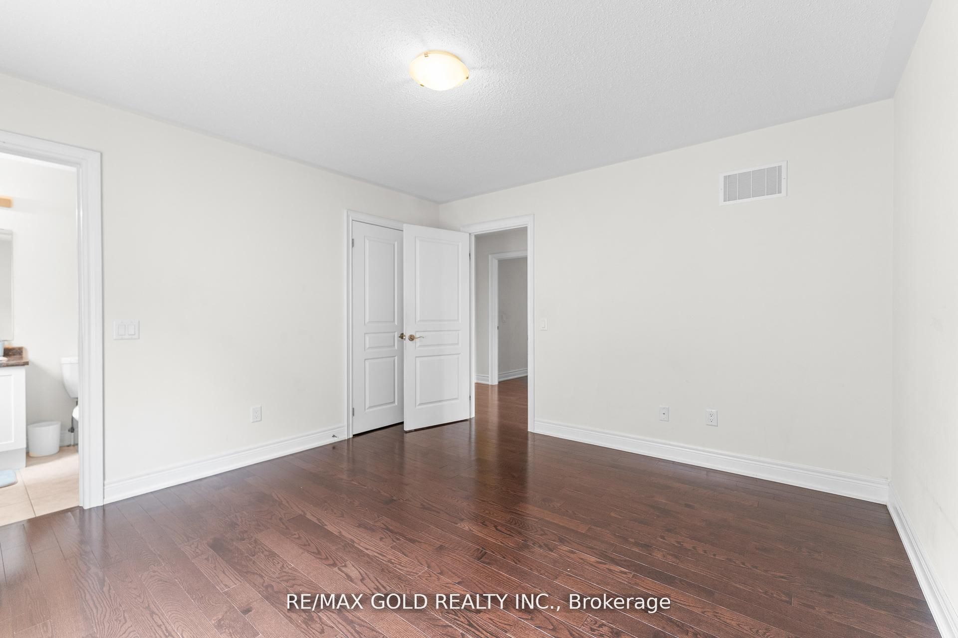 24 Finland Drive (upper) Property Photo 29