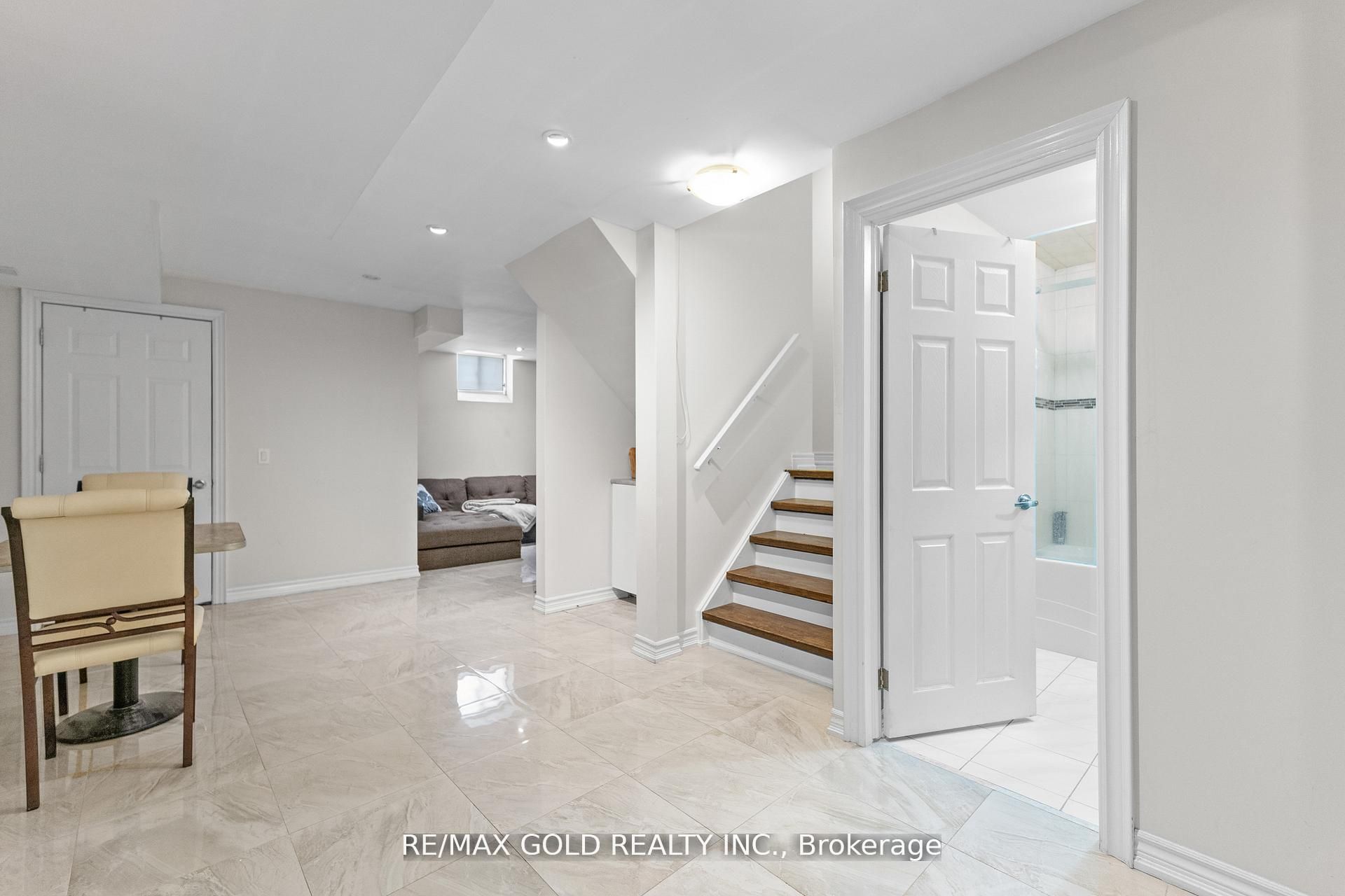 24 Finland Drive (upper) Property Photo 30