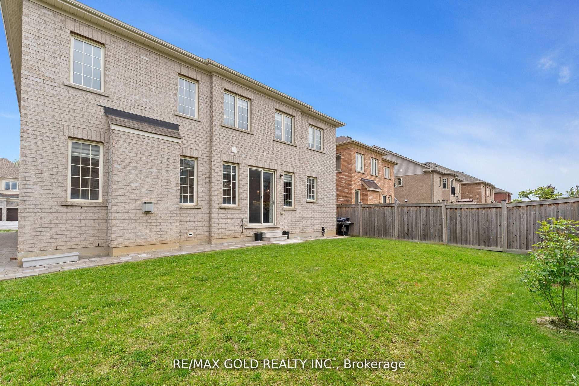 24 Finland Drive (upper) Property Photo 32