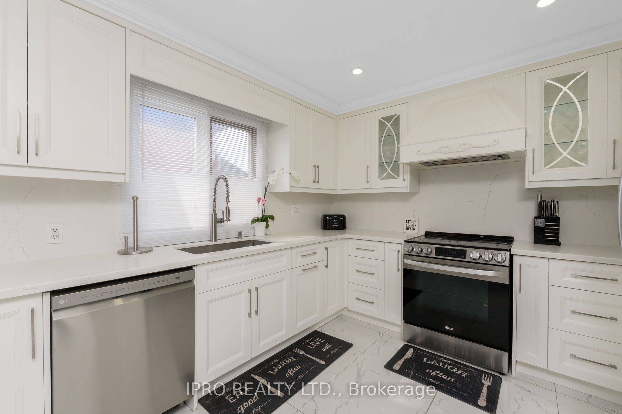 108 Zinnia Place Property Photo 11
