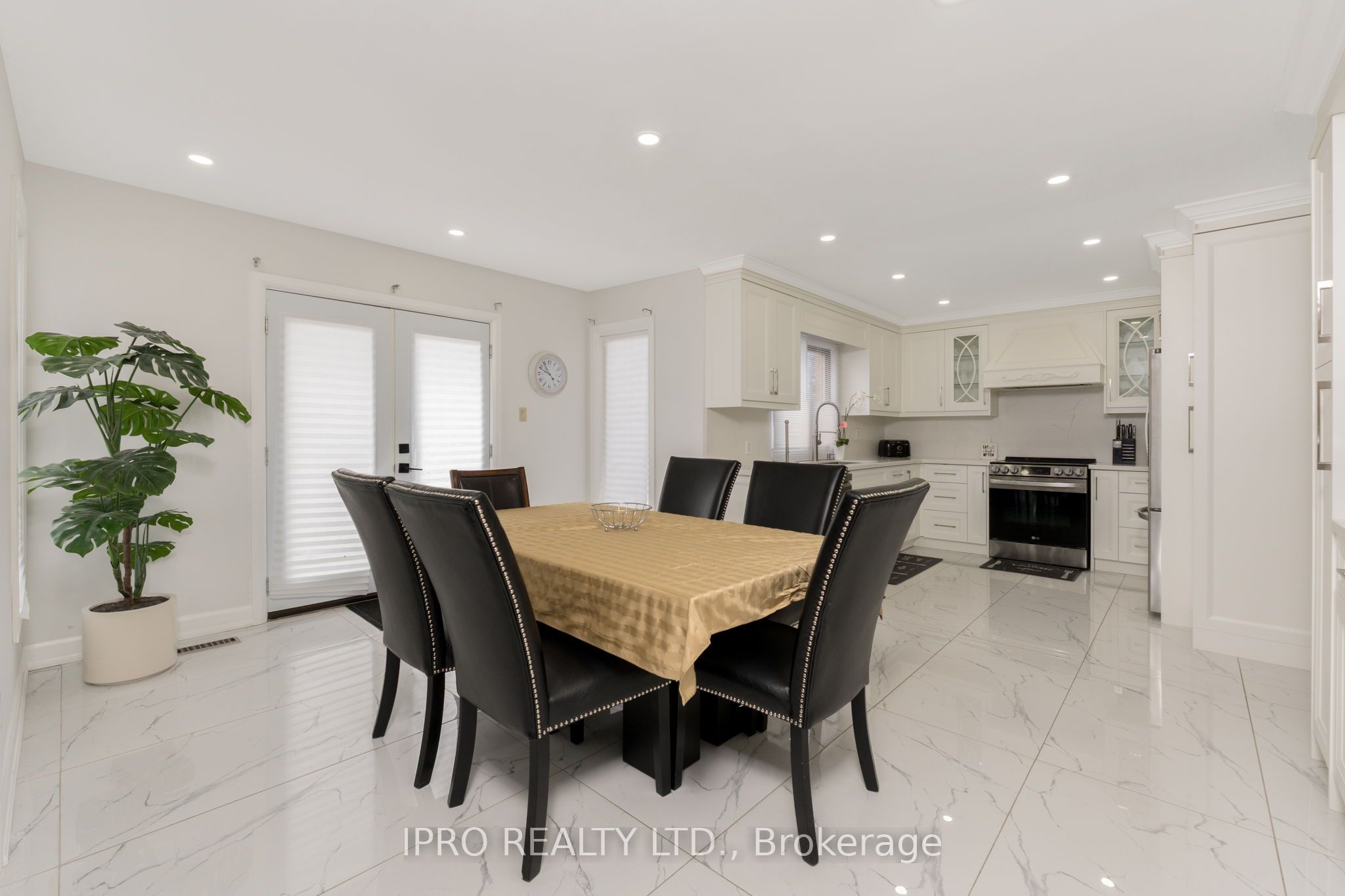 108 Zinnia Place Property Photo 16