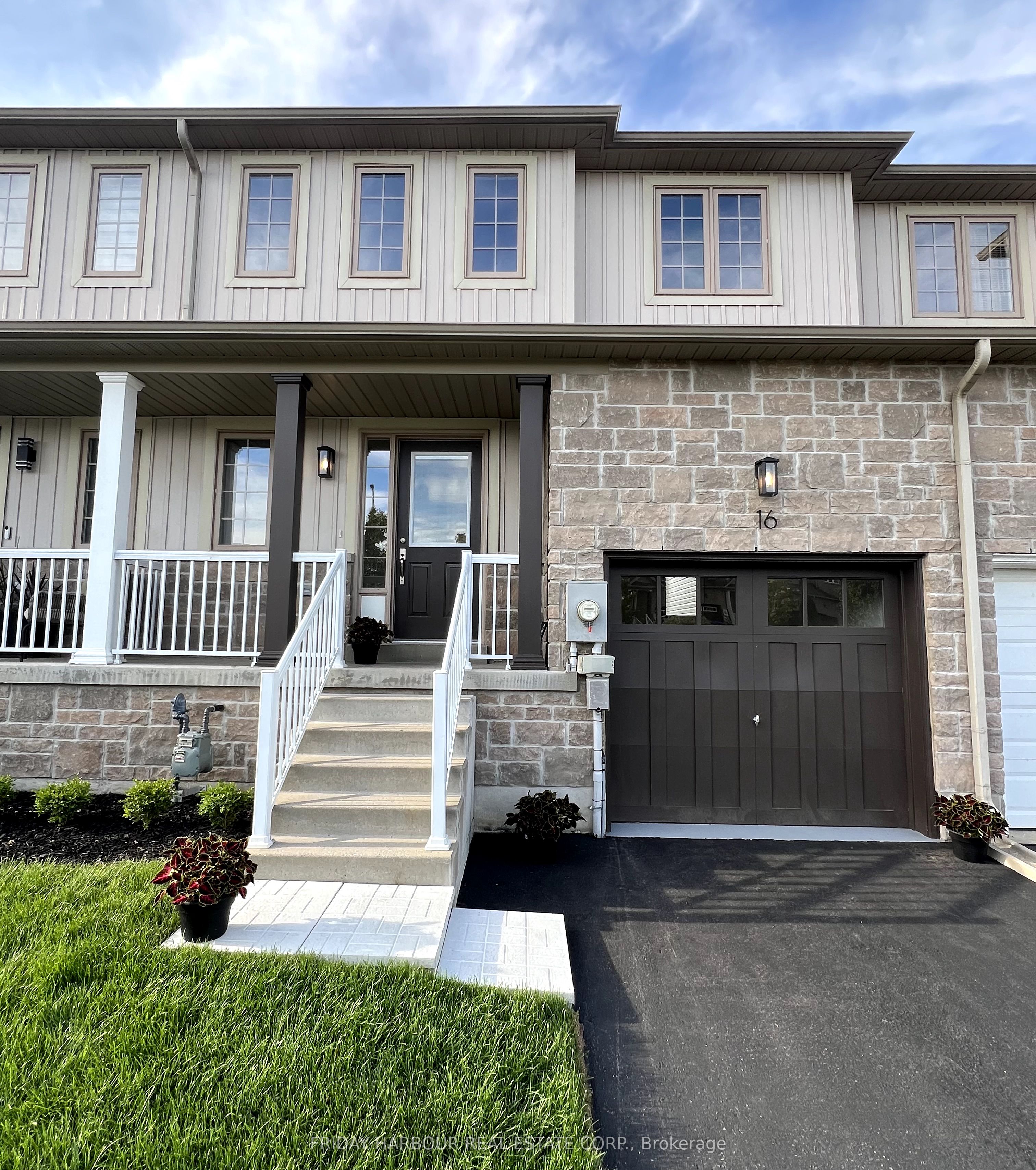 16 Admiral Crescent Property Photo 2