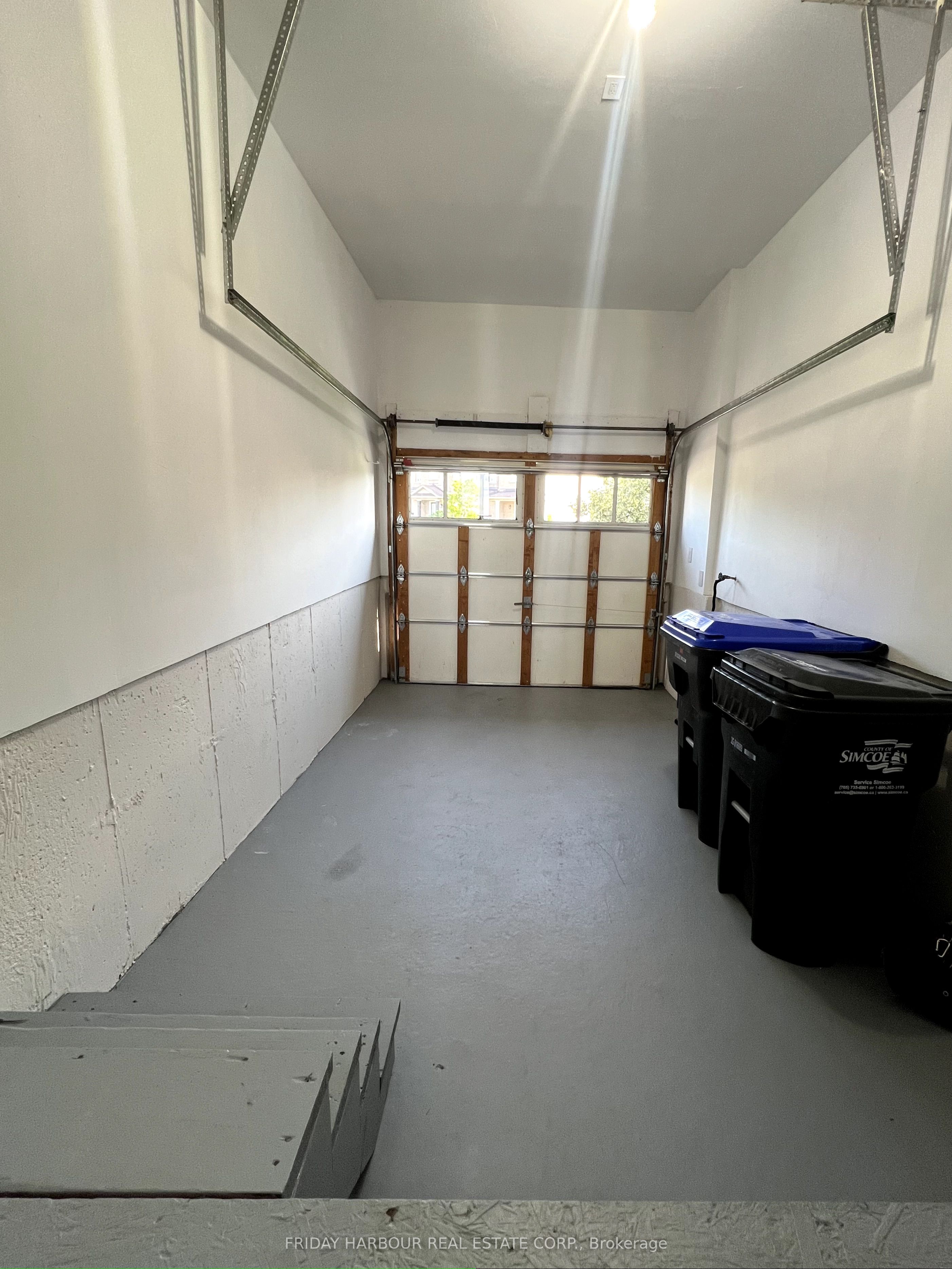 16 Admiral Crescent Property Photo 3