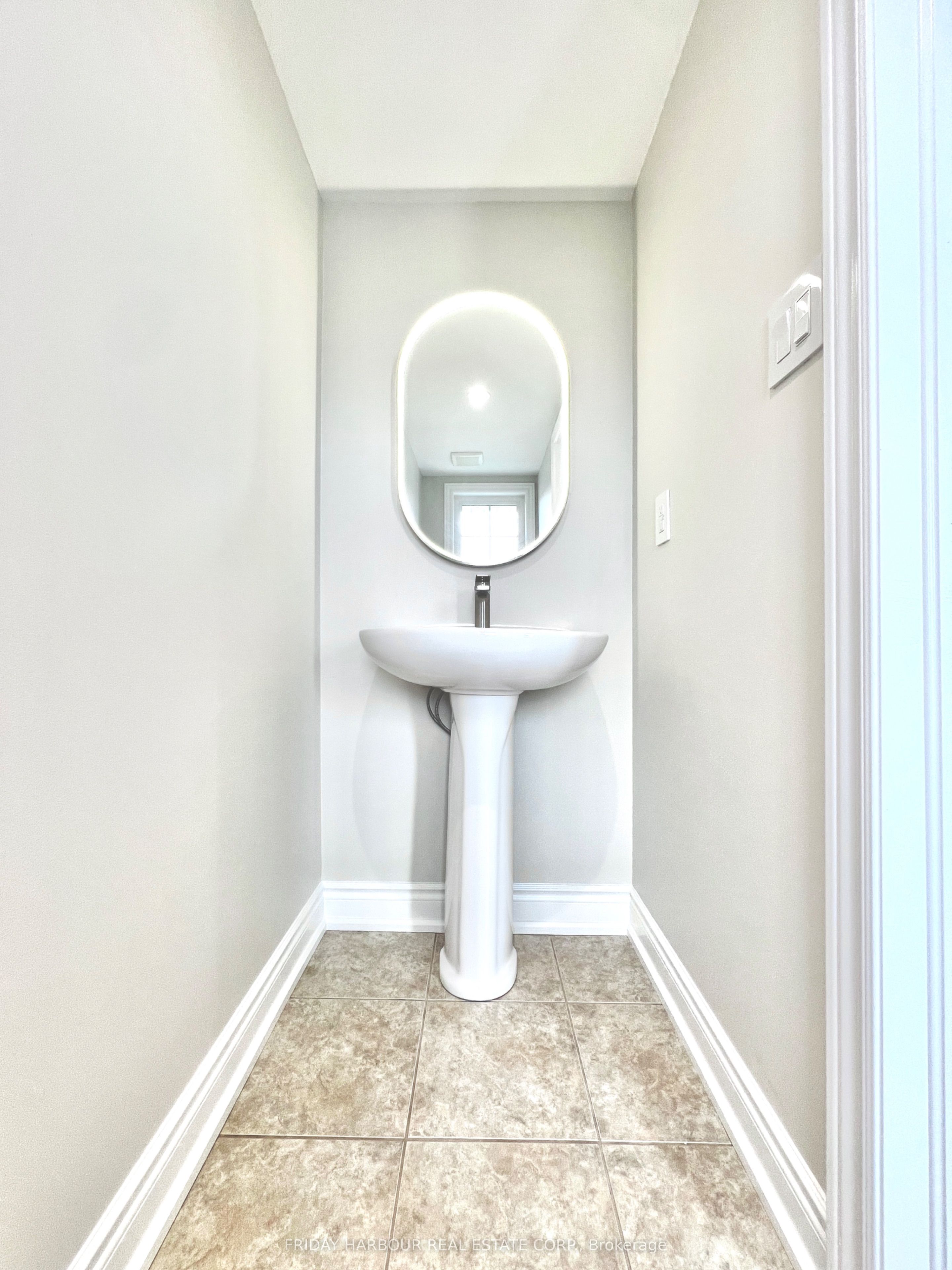 16 Admiral Crescent Property Photo 4