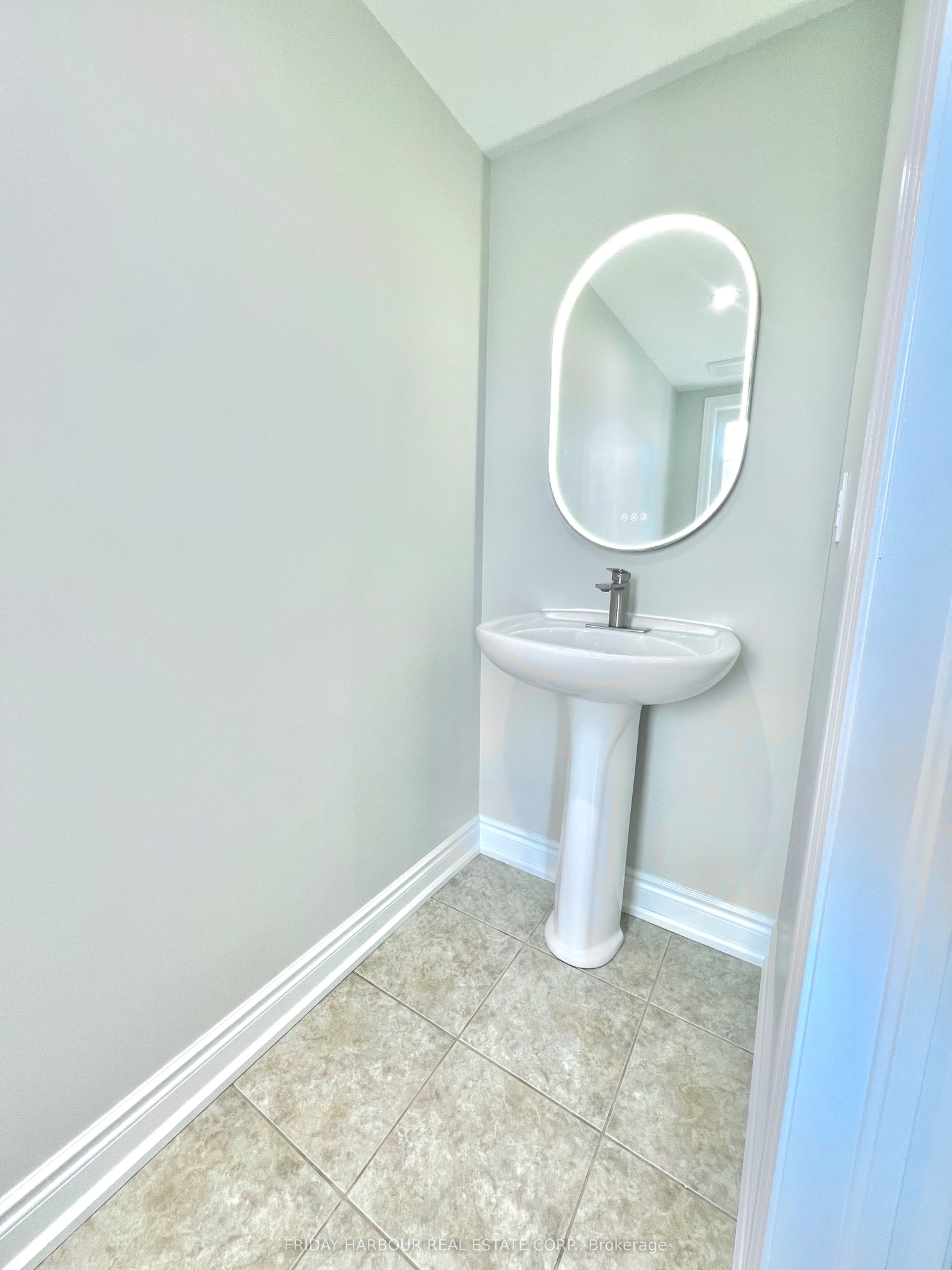 16 Admiral Crescent Property Photo 5