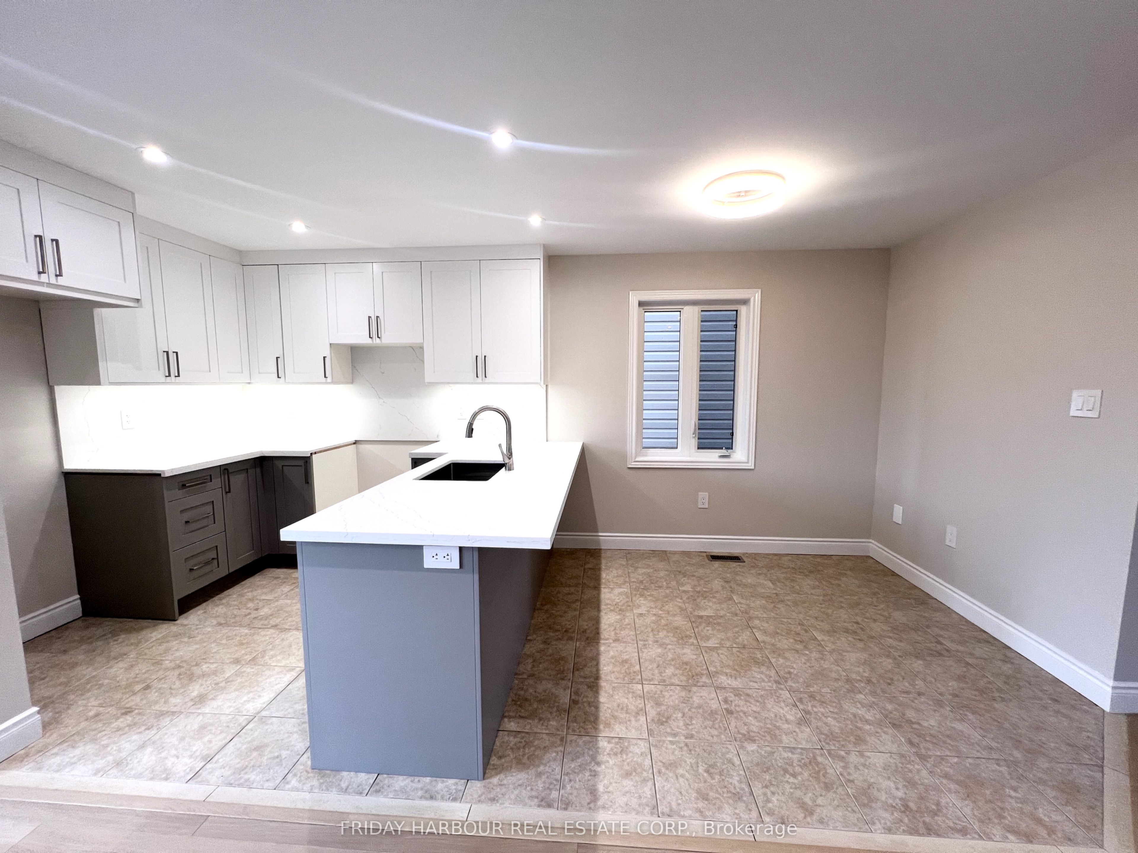 16 Admiral Crescent Property Photo 6