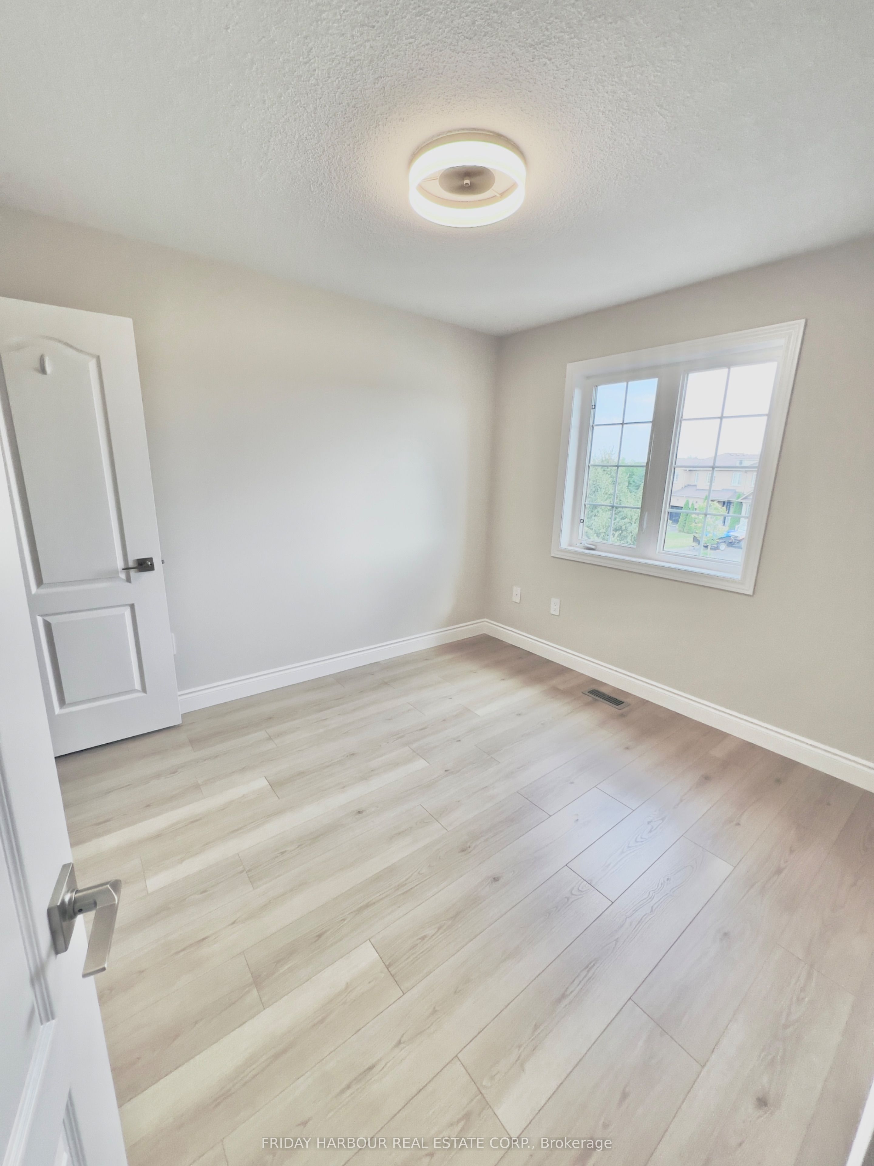 16 Admiral Crescent Property Photo 24
